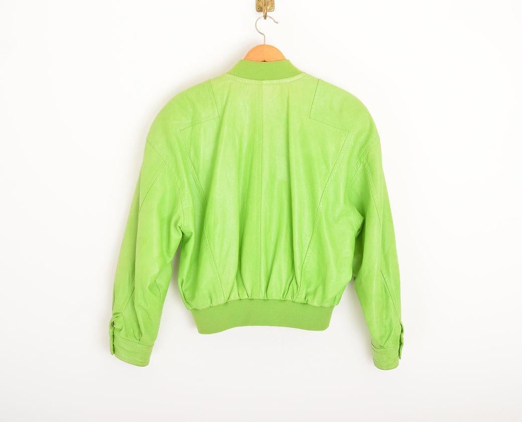 Bomber Escada en cuir d'agneau vert citron vif, années 1980 en vente 2