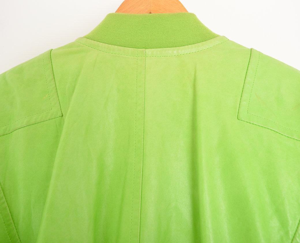 Bomber Escada en cuir d'agneau vert citron vif, années 1980 en vente 3