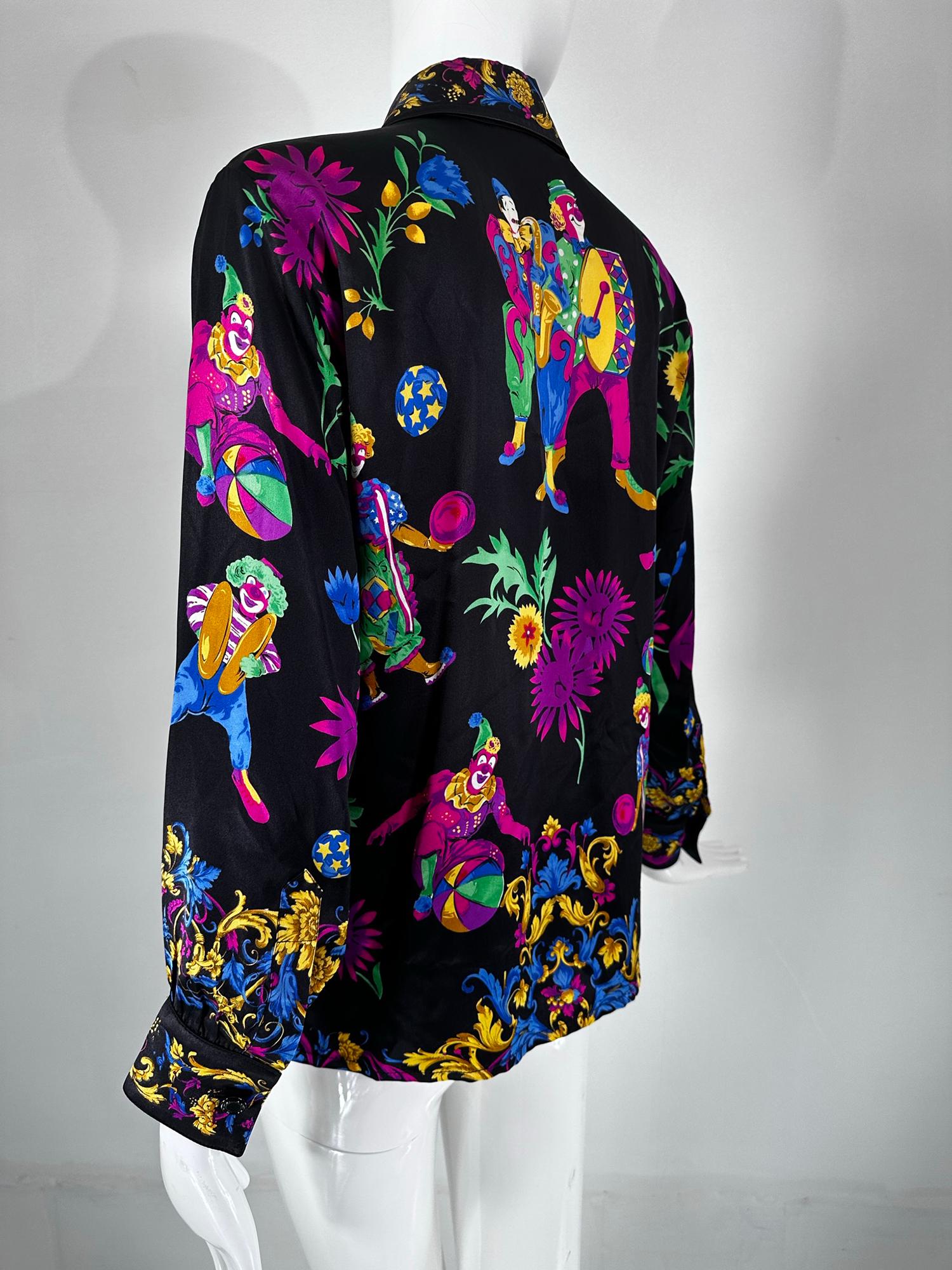 Escada 1990 Rare Margaretha Ley Escada Silk Print Collectable Blouse Clowns Bon état - En vente à West Palm Beach, FL