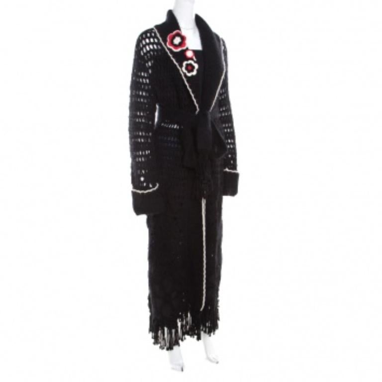 Escada Black Crochet Knit Floral Applique Scalloped Tassel Edge Long Cardigan L In condizioni buone in vendita a Dubai, Al Qouz 2