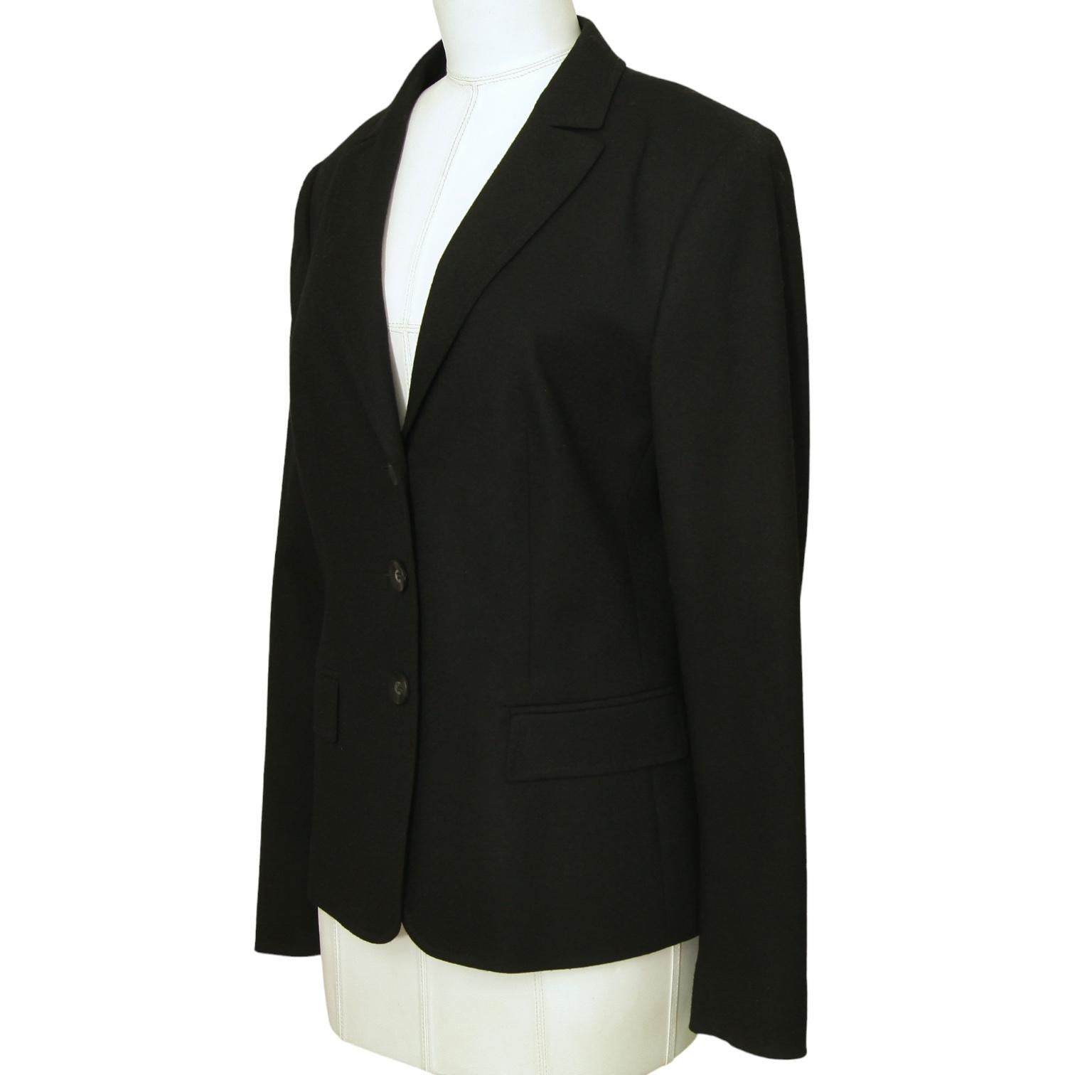 ESCADA blazer-coat à manches longues boutons et col en laine doublé, taille 38 Excellent état - En vente à Hollywood, FL