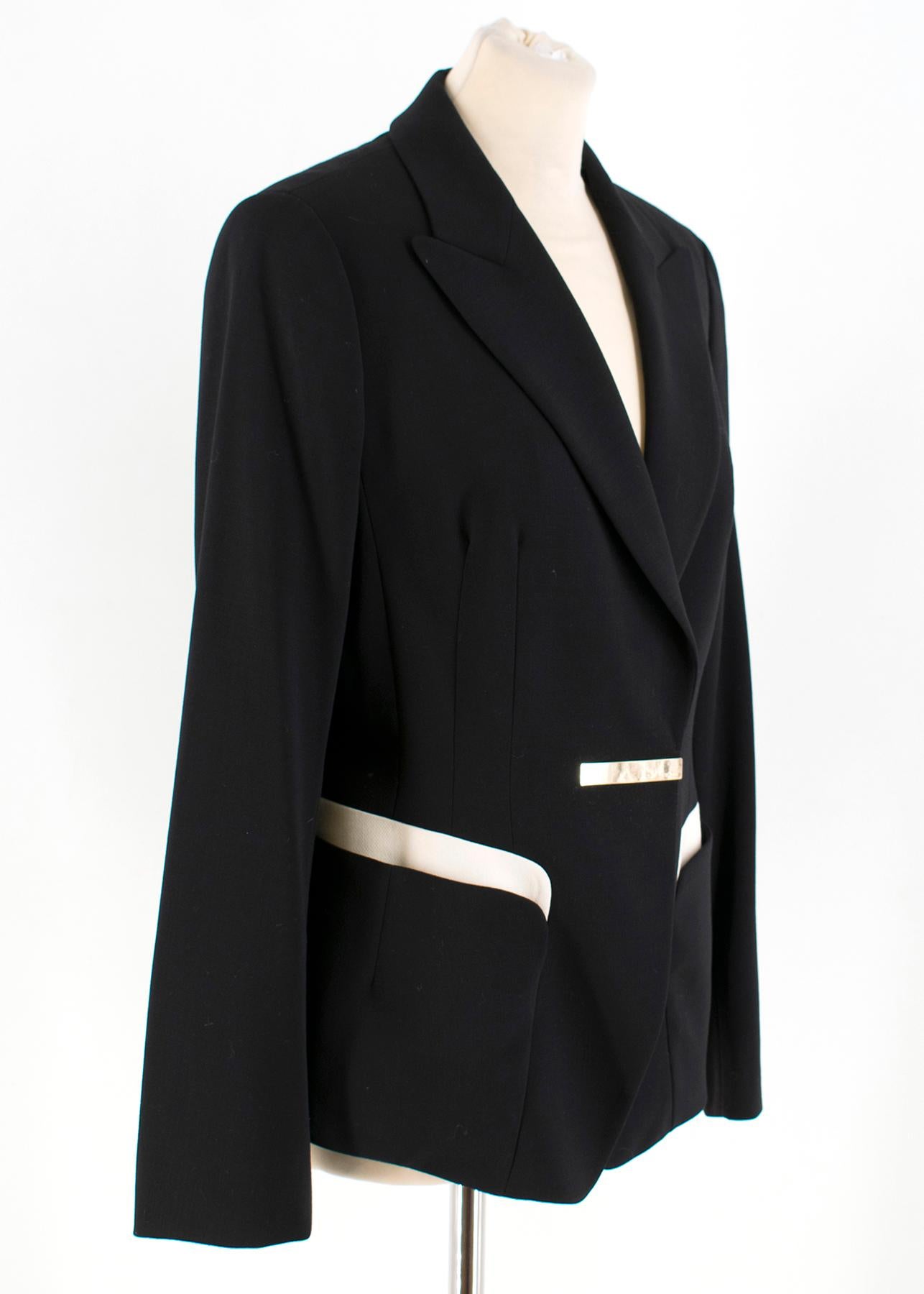 Escada Black Paneled Blazer 

- Black 100% Wool Blazer 
- Peak Lapel
- Paneled seams down blazer 
- White detail side slip pockets 
- Push in clasp with gold toned detail 

Please note, these items are pre-owned and may show some signs of storage,