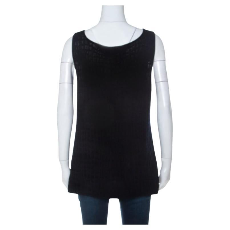Dieses Oberteil von Escada ist superpraktisch, wenn Sie sich für einen winterlichen Look schichtweise einkleiden wollen. Das aus einer Wollmischung gefertigte Oberteil in Schwarz ist in einer ärmellosen Silhouette gehalten. Stecken Sie es in Hosen