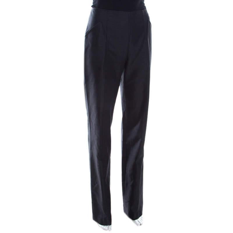 These straight leg pants are tailored in a combination of cotton and silk. Designed by Escada, these high waist pants feature a comfortable fit in the shade of black. This creation is simple yet elegant.

