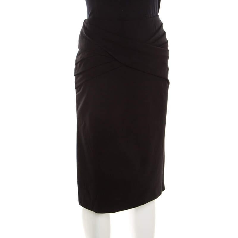 This stylish pencil skirt from Escada is also extremely comfortable against the skin. Rejoice in your evenings by wearing with this black Runia skirt.

