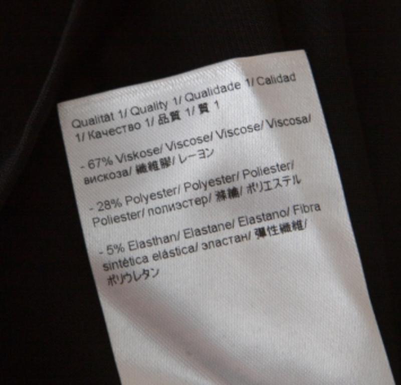 Escada Gonna Edona in maglia elasticizzata nera con dettaglio a trecce e increspature M. I. In condizioni ottime in vendita a Dubai, Al Qouz 2