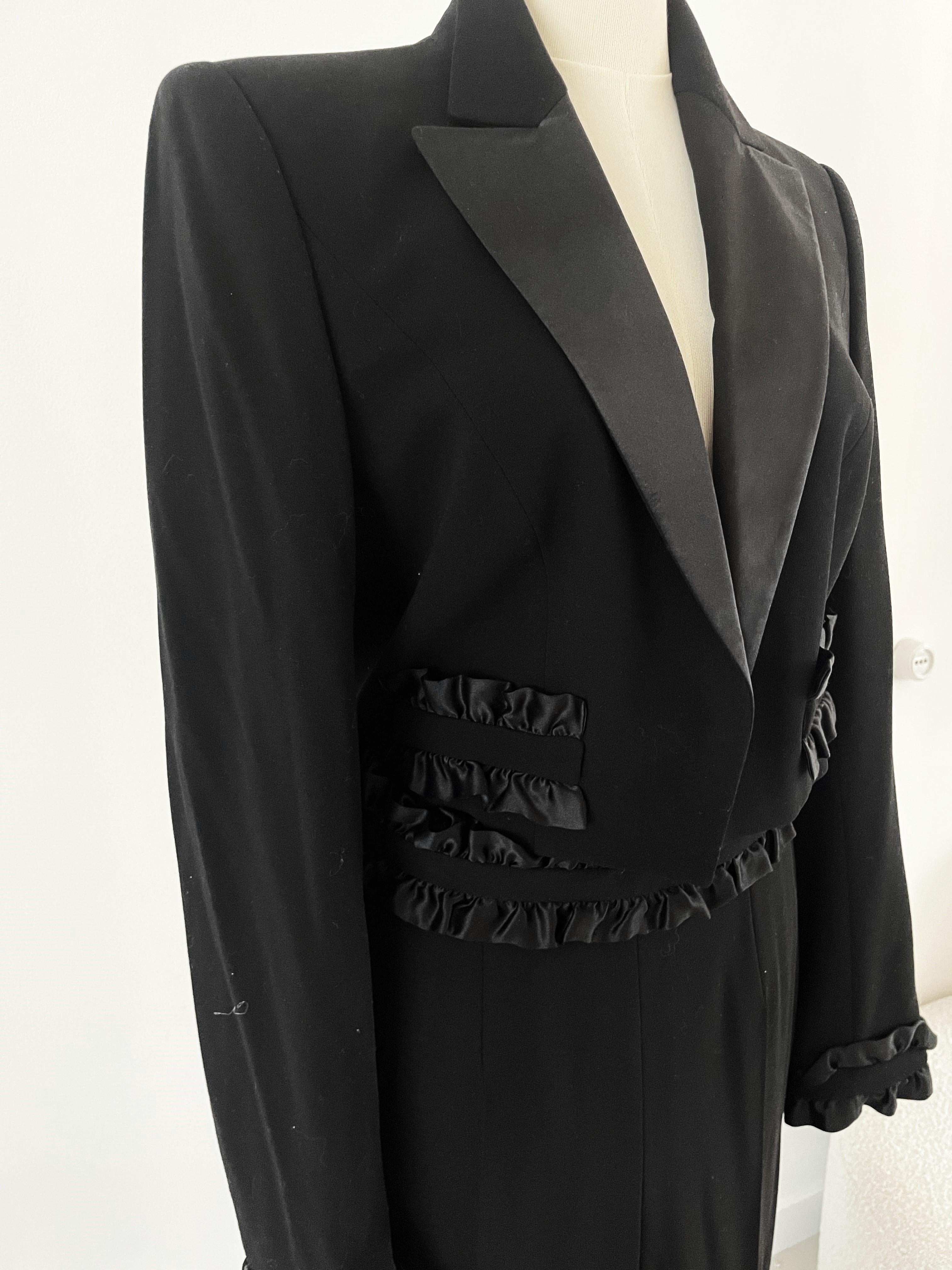 Escada Black Suit Blazer Trousers Wool Silk Ruffles Pink Lining In Excellent Condition For Sale In 'S-HERTOGENBOSCH, NL