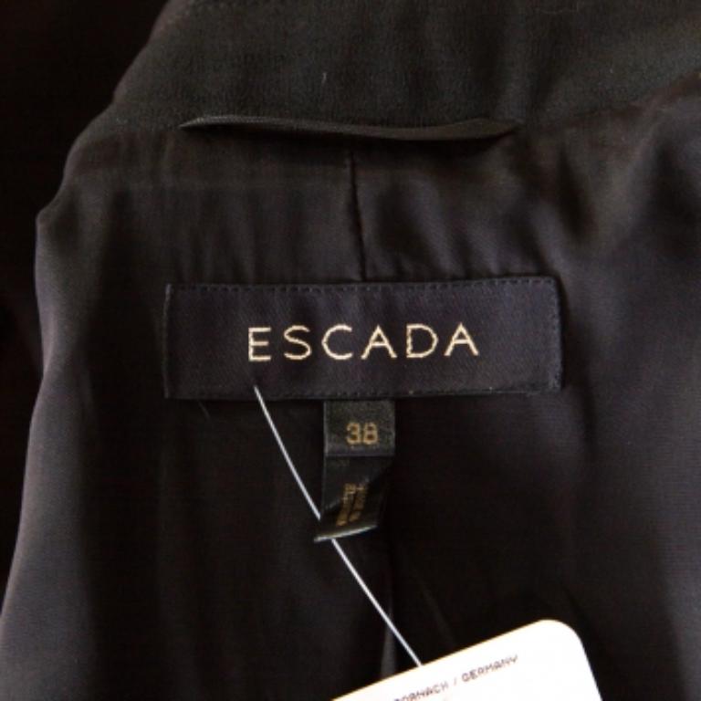 Escada Schwarze geraffte Jacke aus Wollkrepp mit Knopfleiste vorne, M im Zustand „Hervorragend“ im Angebot in Dubai, Al Qouz 2