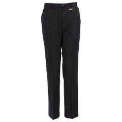 Escada Schwarze Hose aus Wolle mit Logo-Charm-Details Größe S