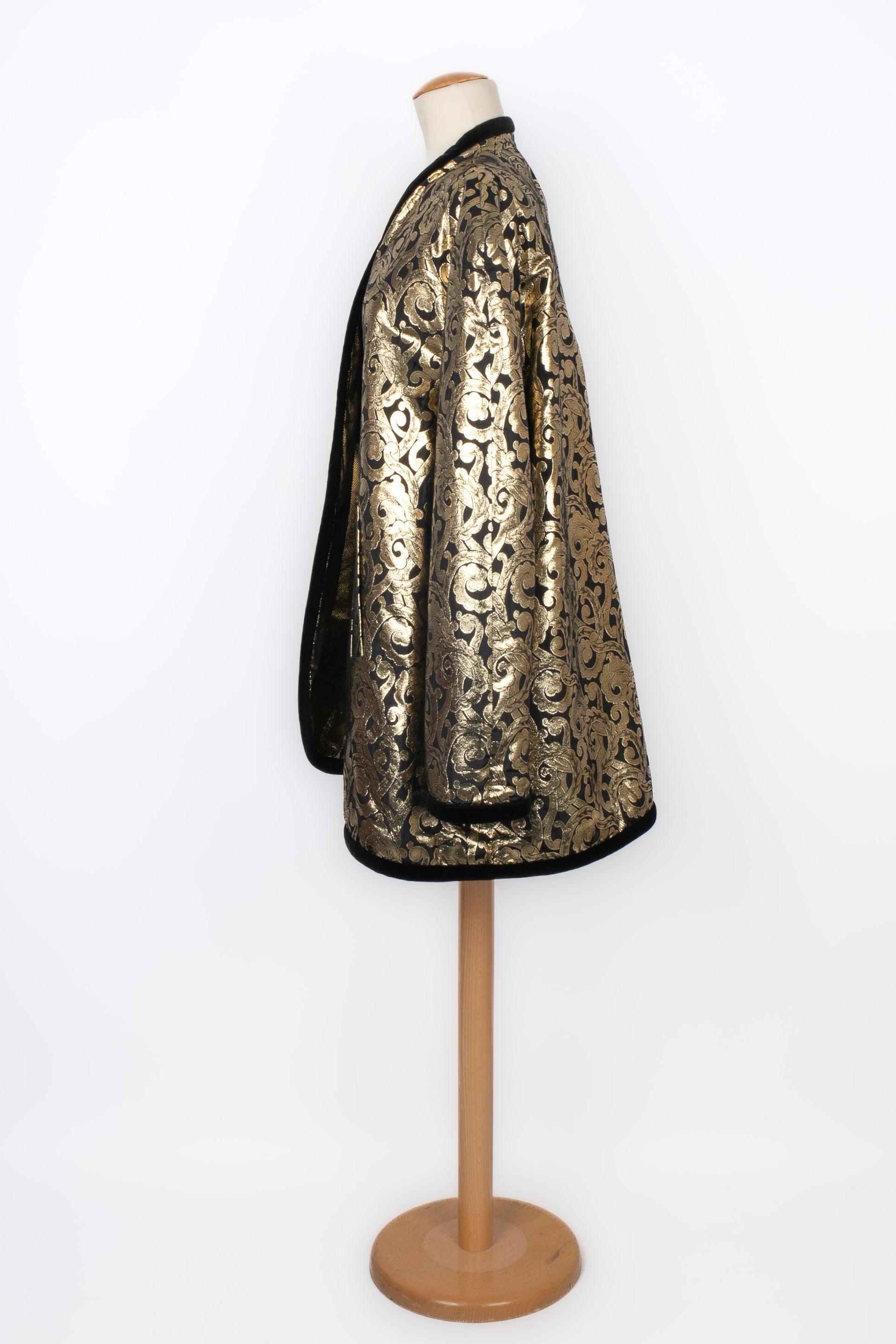 Escada Blended Silk and Golden Lurex Coat In Excellent Condition For Sale In SAINT-OUEN-SUR-SEINE, FR