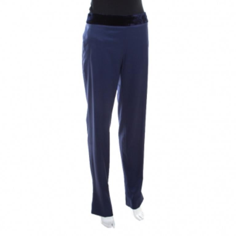 Un paio di pantaloni eleganti per le donne che amano uno stile sobrio, questi pantaloni Escada sono perfetti per vestirti e creare look eleganti all'istante. Adornati in una tonalità blu, questi pantaloni funzionano al meglio con una blusa a balze e