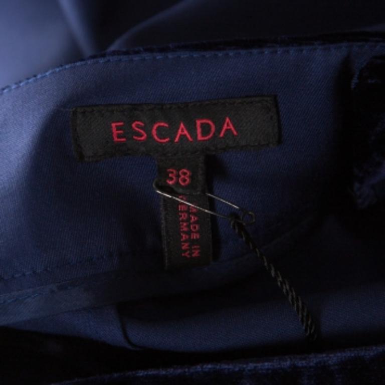 Escada Pantaloni a vita alta in gabardina di lana elasticizzata blu con finiture in velluto M. I. In condizioni ottime in vendita a Dubai, Al Qouz 2