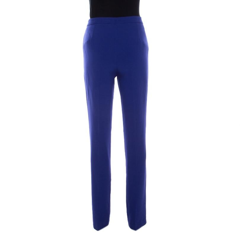 For a crisp look, pick these blue Tovah trousers from Escada. The contemporary high waist falls with neatly tailored legs offering a comfortable fit. Equipped with zip fastening, it can be worn on both casual and formal occasions.

Includes: The