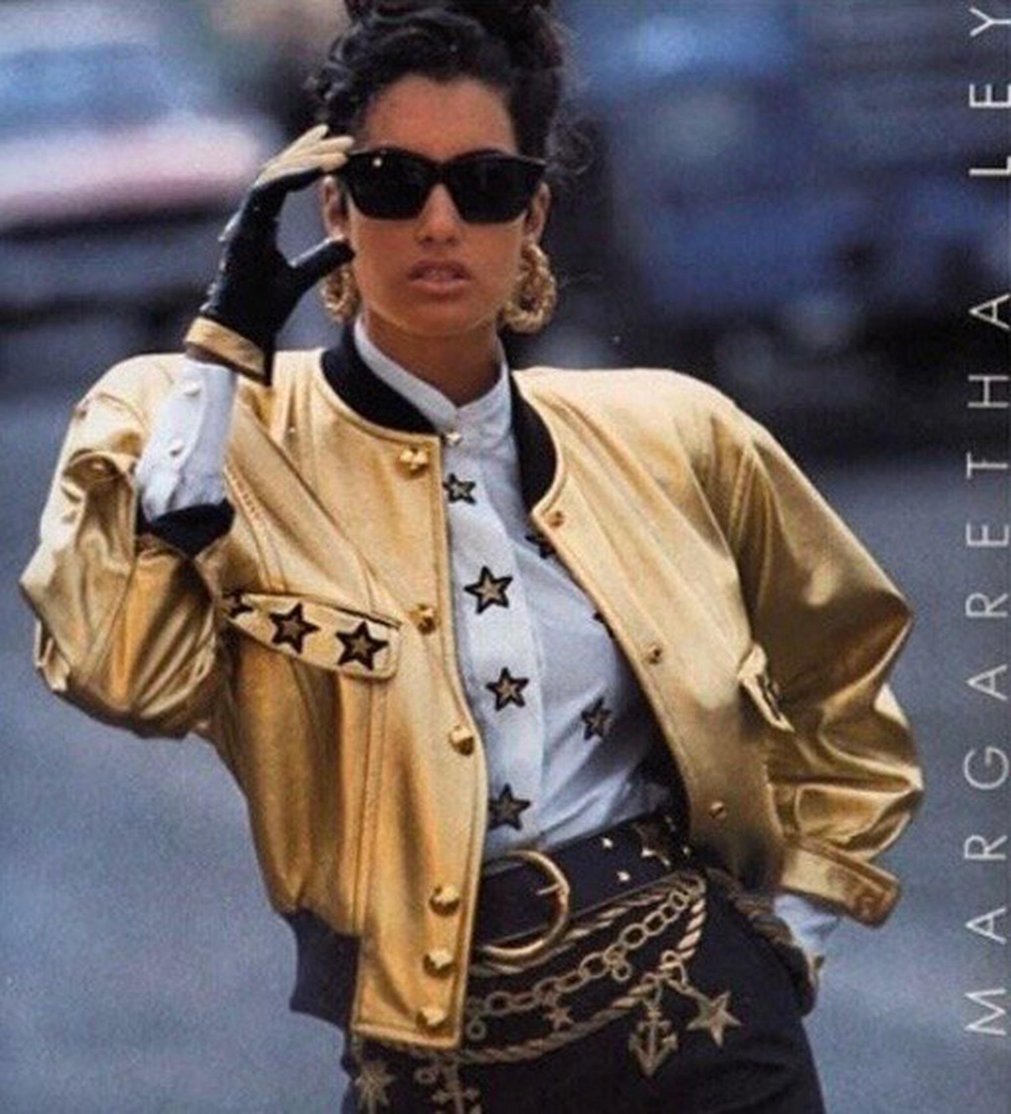 Escada leather gold, stars’ bomber jacket
Size: 36/38
Condition: good