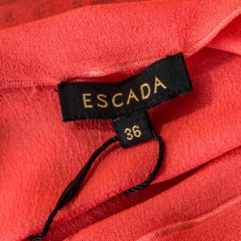 Escada Coral Naranja Seda Adornada Cuello Cowl Top Sin Mangas Neslisah M Rojo en venta