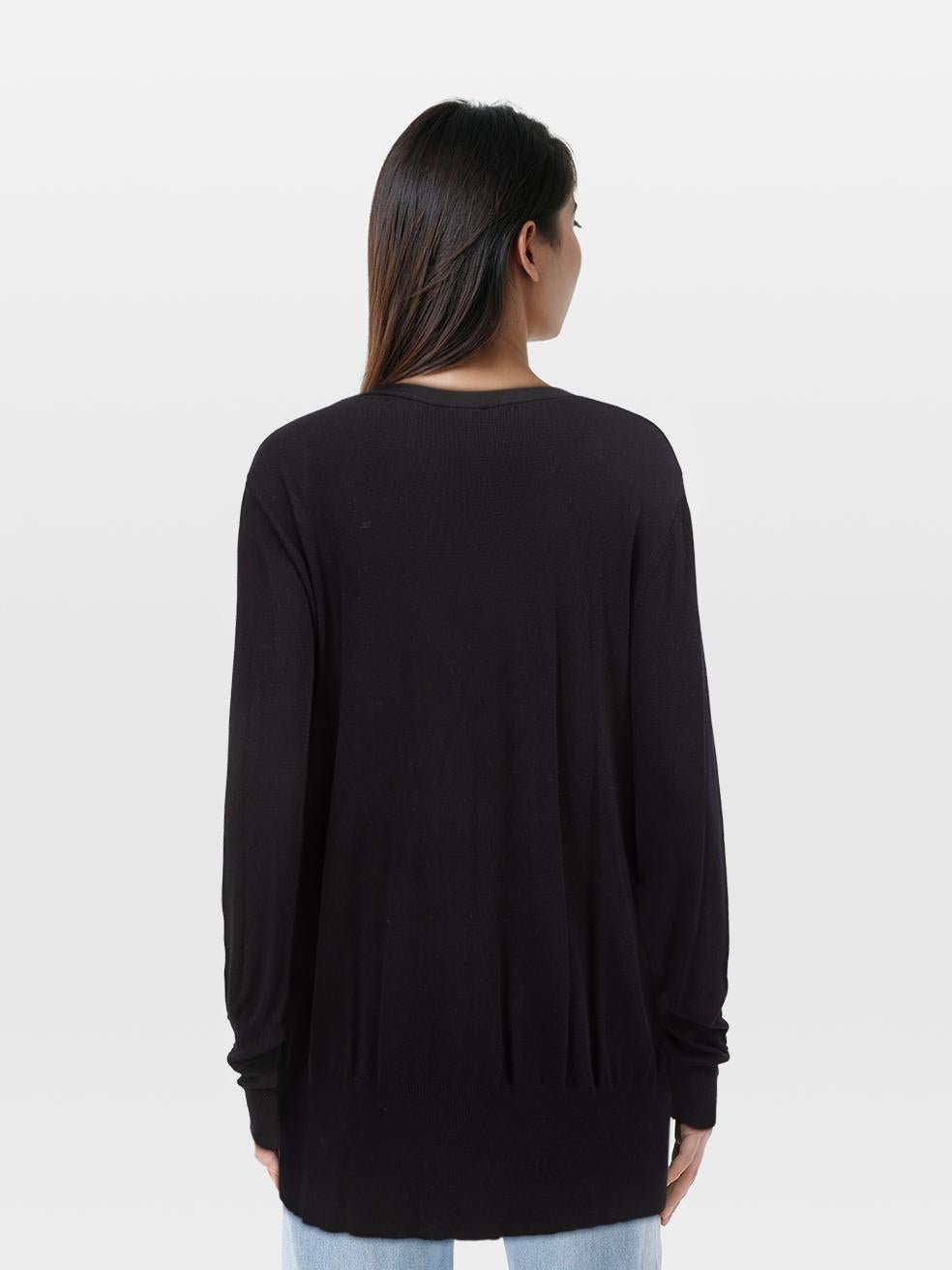 L'ÉTAT est Jamais porté, avec les étiquettes. Aucun signe d'usure n'est visible sur ce nouvel article de revente Escada.
 

 Détails
 

 

 Noir 
 

 Viscose
 

 Cardigan
 

 Fermeture par boutons
 

 2 poches latérales
 

 V.I.I.
 

 

 

 Fabriqué