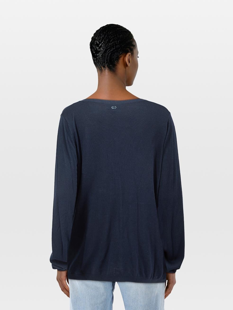 L'ÉTAT est Jamais porté, avec les étiquettes. Aucun signe d'usure n'est visible sur ce nouvel article de revente Escada.
 

 Détails
 

 

 Bleu
 

 Viscose
 

 Cardigan
 

 Motif à rayures
 

 V.I.I.
 

 Fermeture par boutons
 

 

 

 Fabriqué en