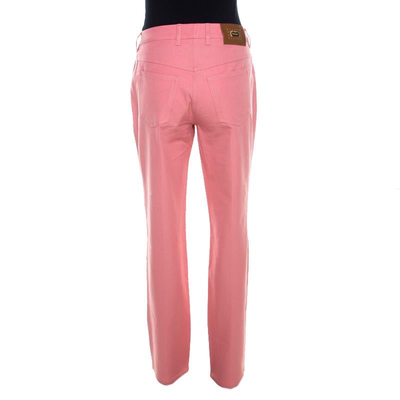 These jeans from Escada are perfect for your casual style. The pretty pink jeans are made of stretchable cotton featuring a straight fit design and a high waistline. They flaunt a button fastening at the front along with belt loops. Team them with