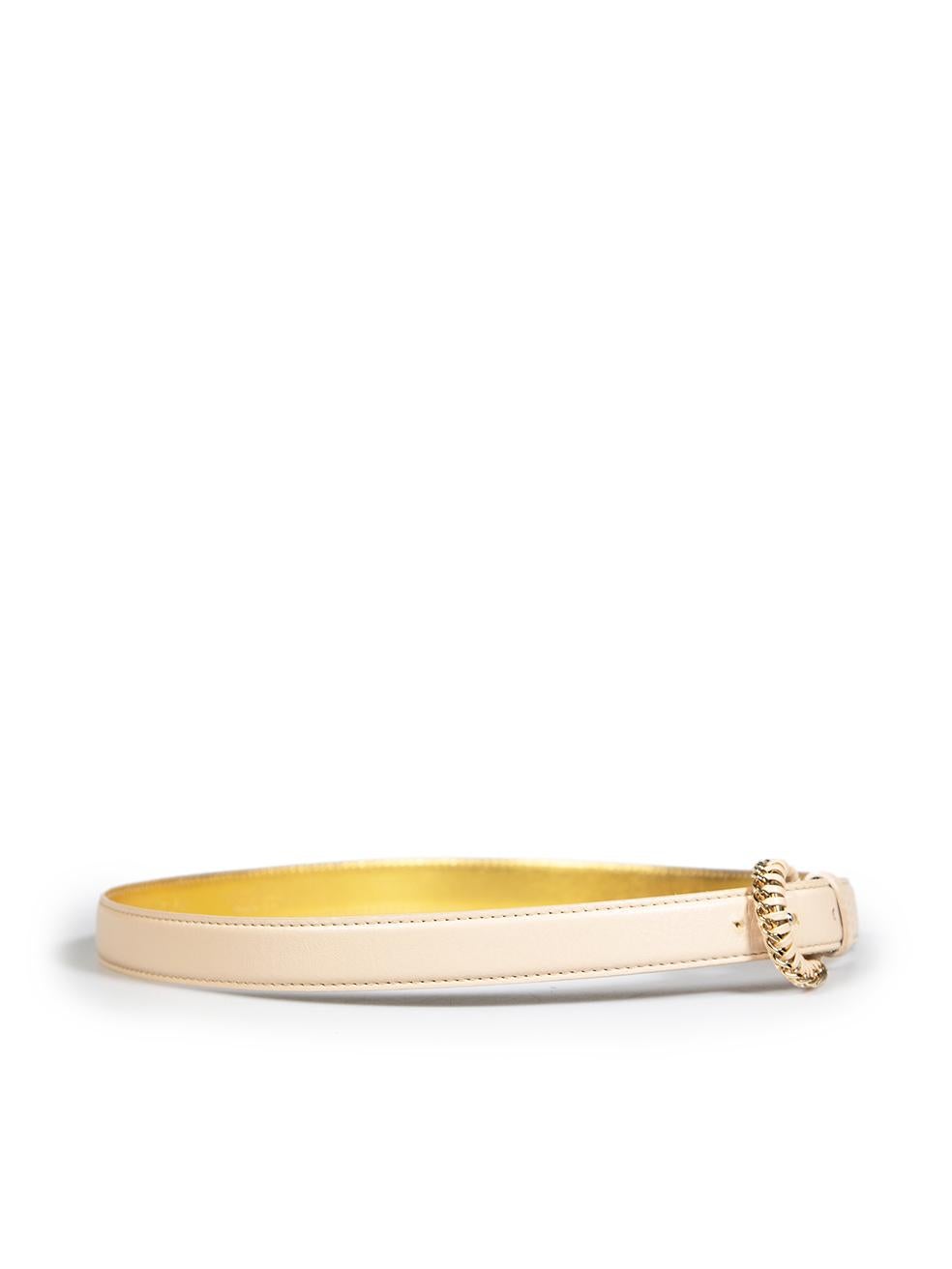 CONDITION is Very good. Minimal wear to the belt is evident. Please note an additional hole has been made on this used Escada designer resale item.
 
 Details
 Gold
 Leather
 Belt
 Chain buckle fastening
 
 
 Made in Italy
 
 Composition
 EXTERIOR: