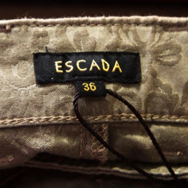 Escada Jeans Skinny in denim stretch con jacquard floreale grigio M. In condizioni buone in vendita a Dubai, Al Qouz 2