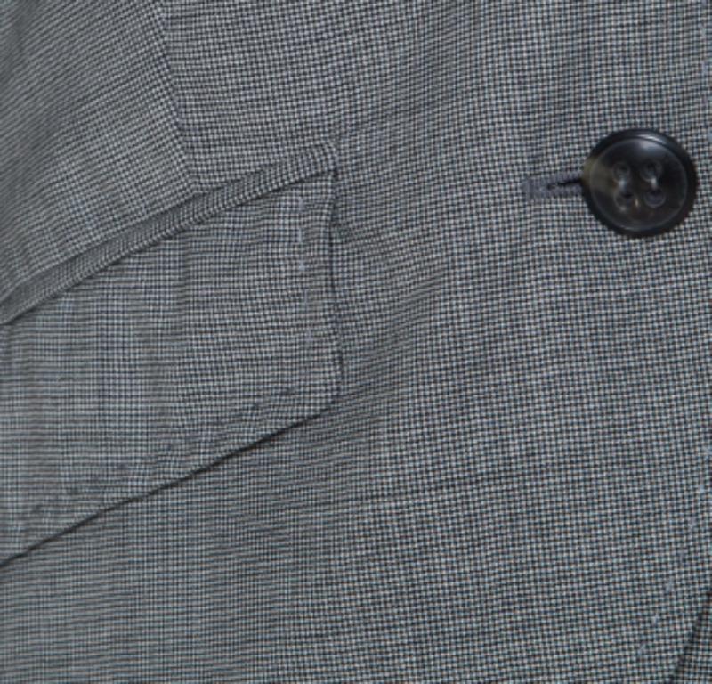 Escada Blazer gris de lana y pata de gallo con doble botonadura M en Excelente estado para la venta en Dubai, Al Qouz 2