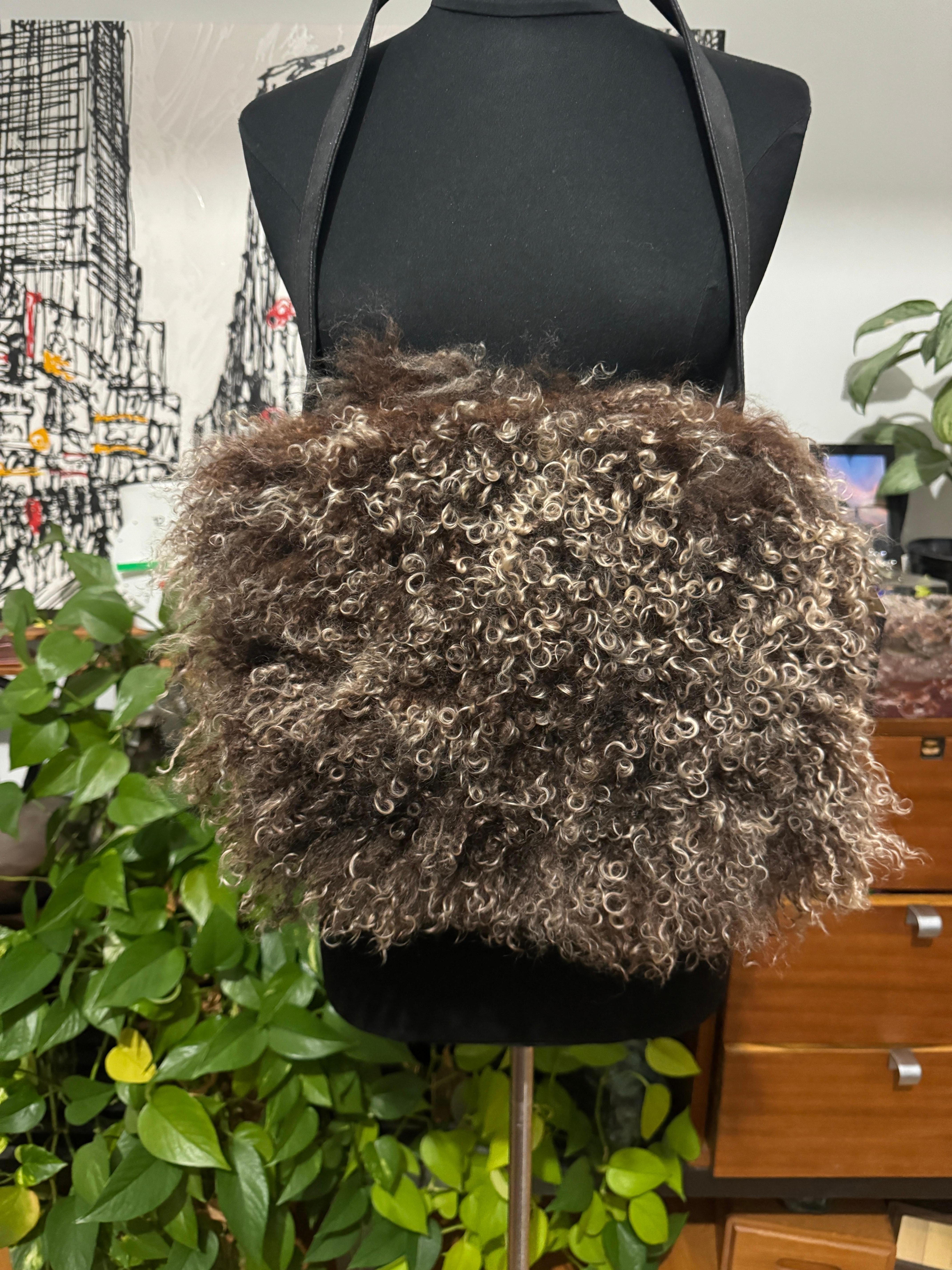 Noir Escada Sac à main Cuir d'agneau bouclé Jamais utilisé 1990 Sac à main Porte-monnaie en vente