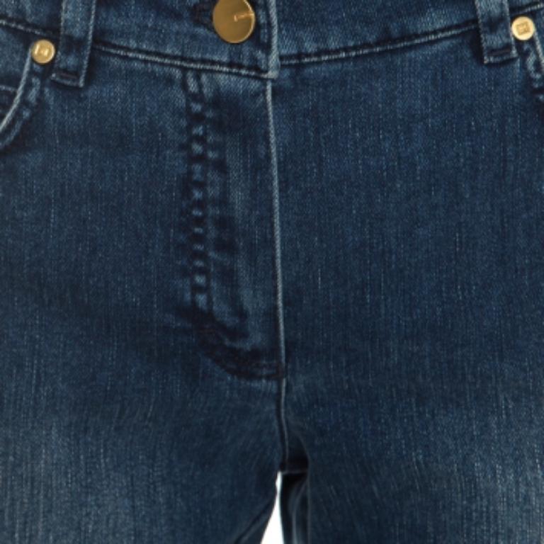 Escada - Jean skinny effet délavé indigo à paillettes et détails de poches au dos en vente 2