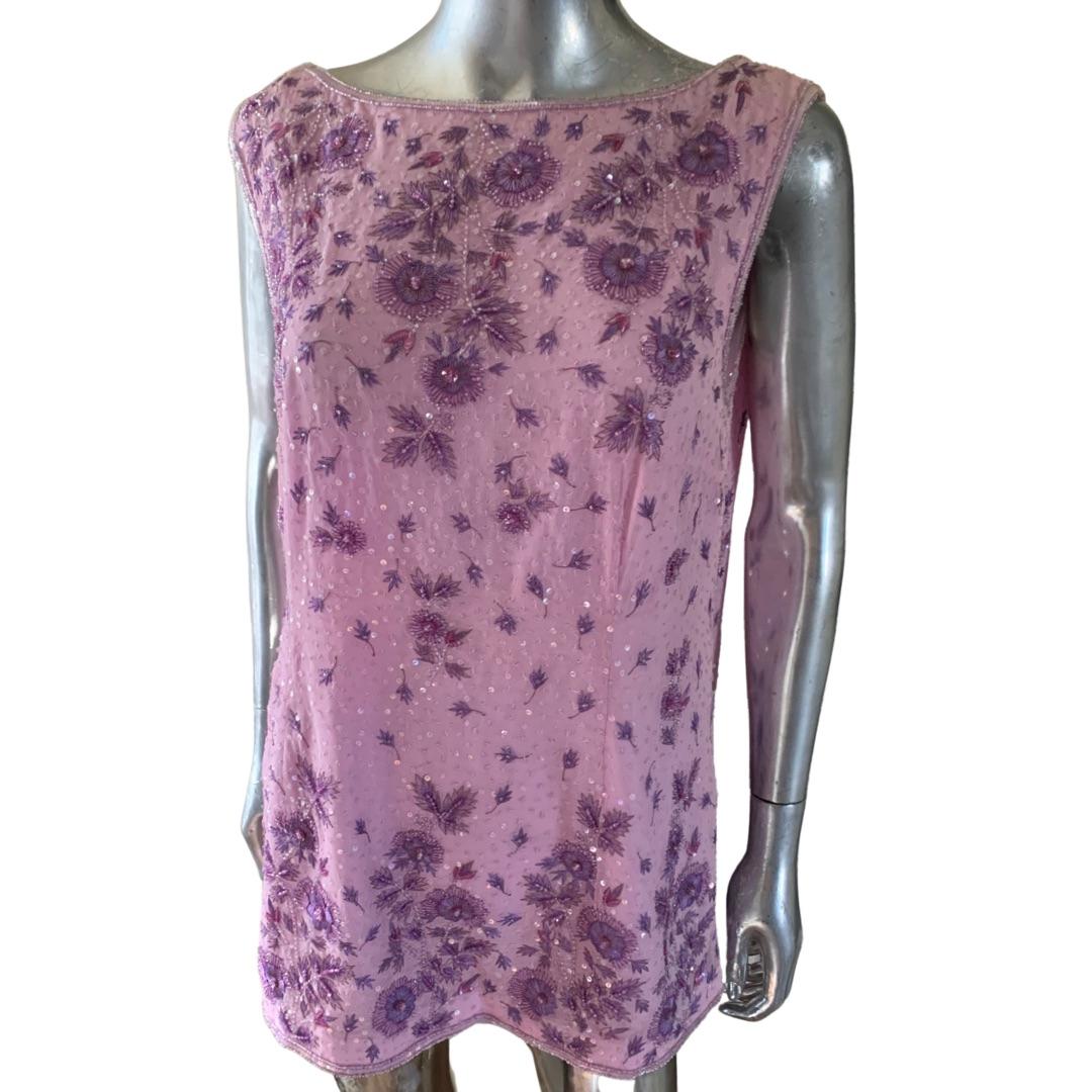 Escada Intricate Floral Beaded Vintage Deep V Back Tunic in Lilac Size Large In Good Condition For Sale In Palm Springs, CA