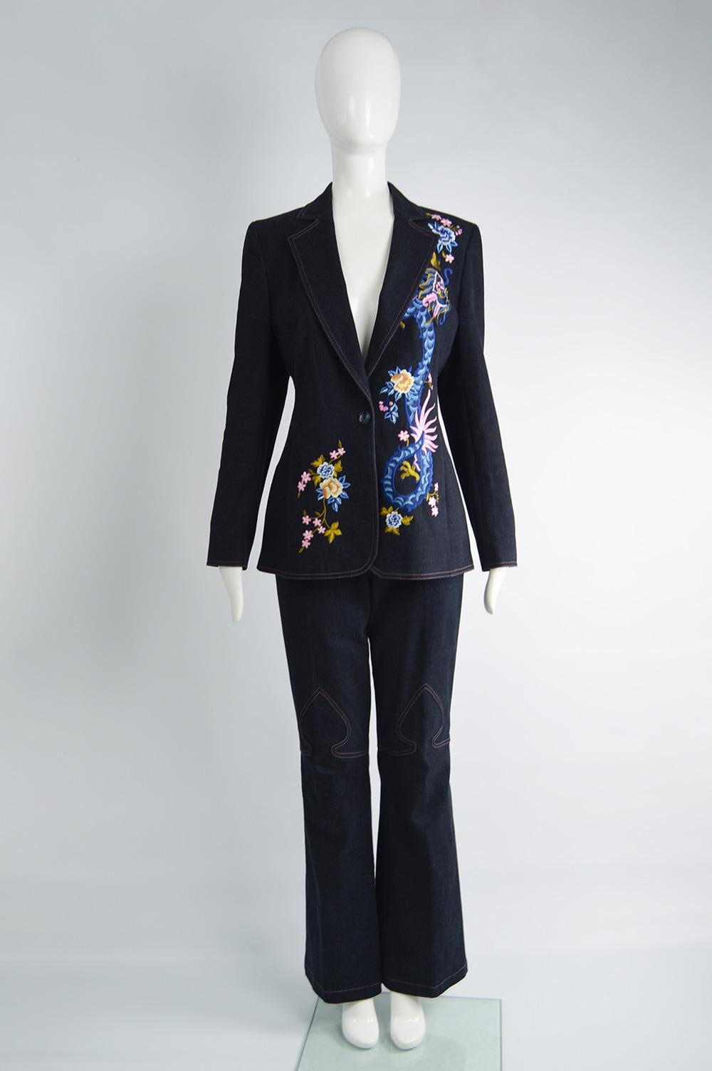 A fabulous vintage womens two piece blazer and bootleg jeans suit by Escada. In a dark blue denim with beautiful floral and dragon embroidery on the jacket and an interesting layered/ insert detail to the leg of the jeans. 

Size: Marked EU 38 which