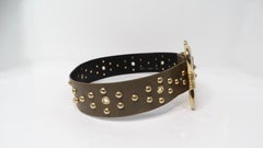 Escada Khakifarbener Goldfarbener Statement-Gürtel aus Leder mit Nieten