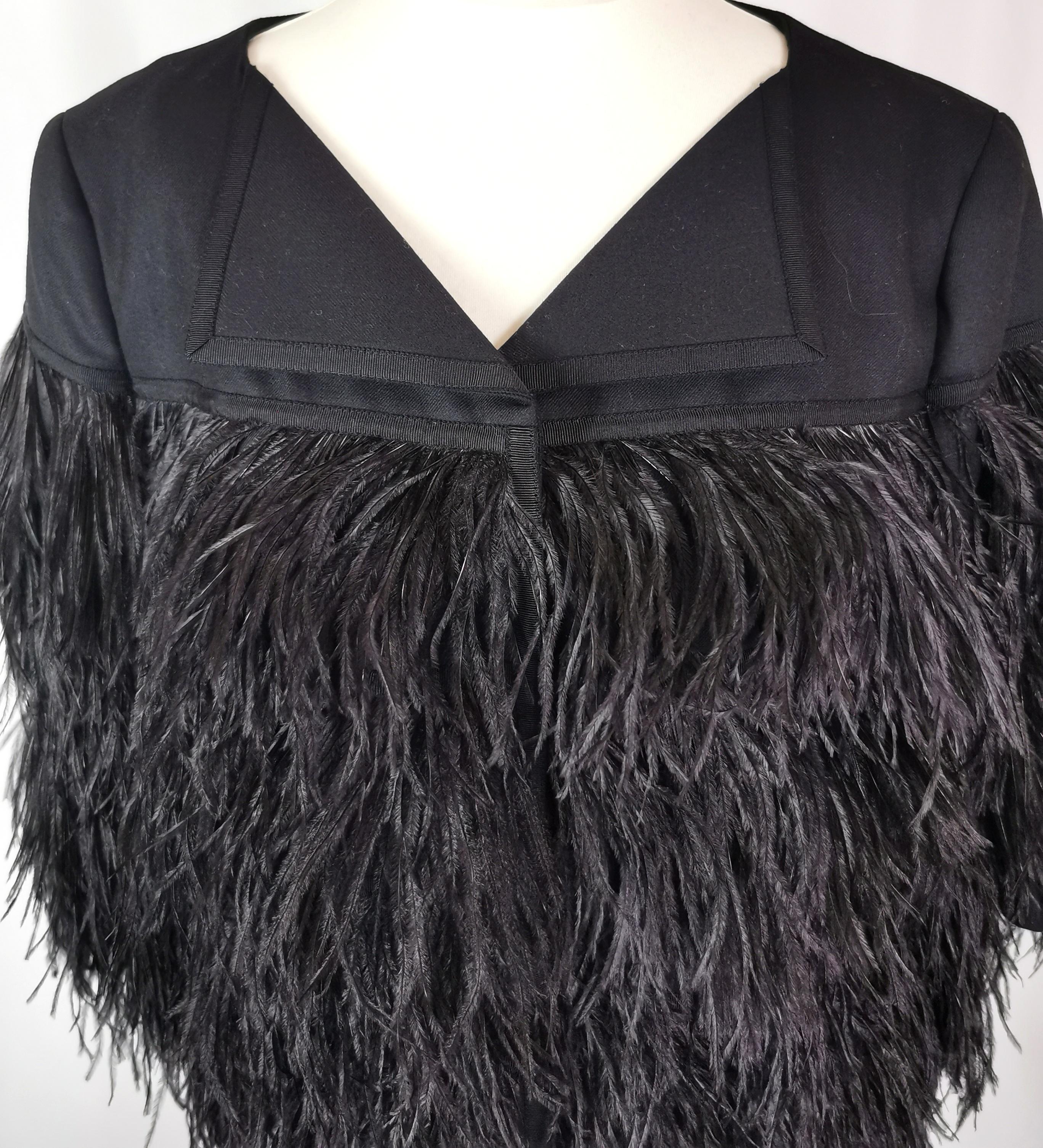 Veste noire en plumes d'autruche pour femmes Escada, Ceinture  en vente 1