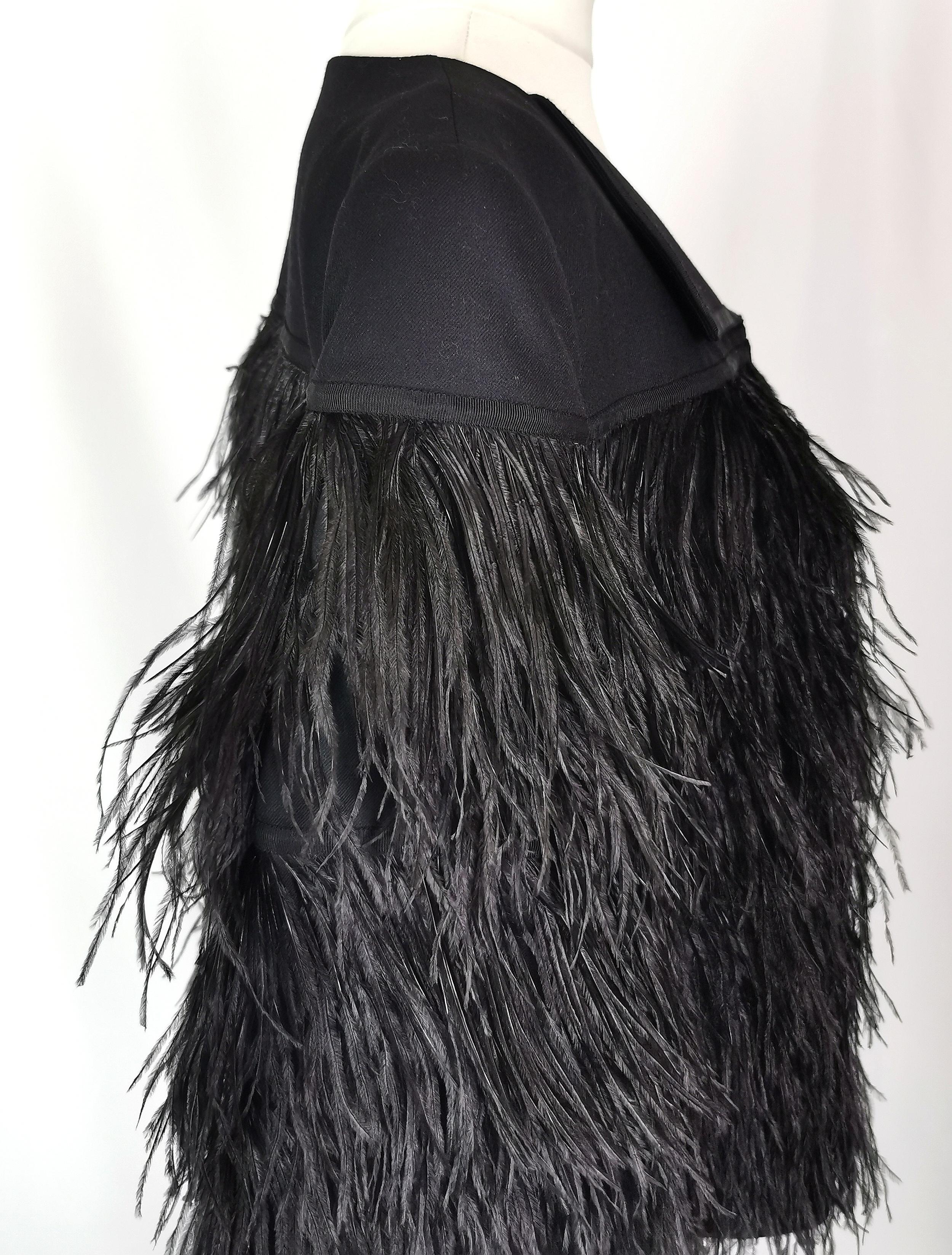 Veste noire en plumes d'autruche pour femmes Escada, Ceinture  en vente 2