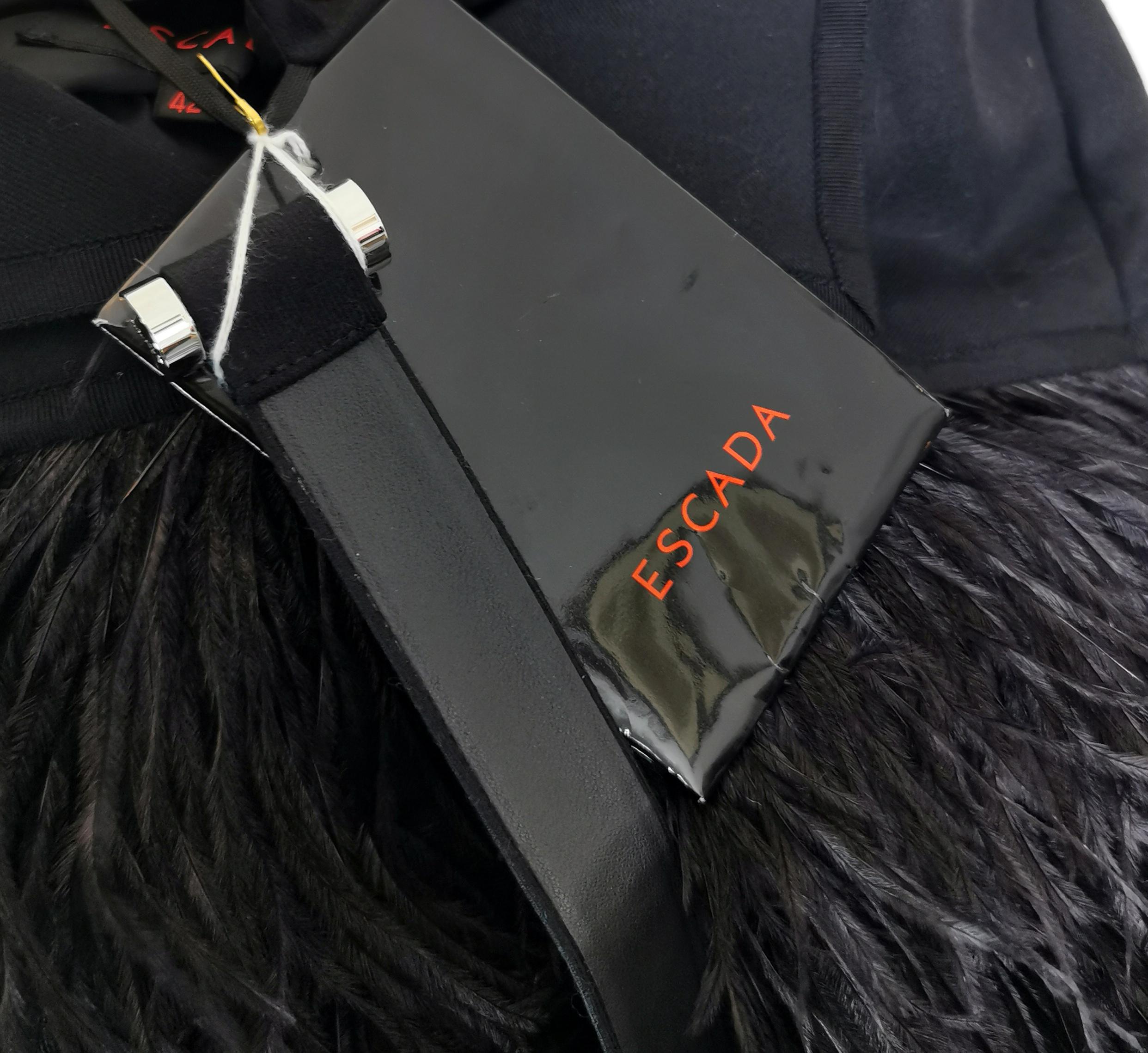 Veste noire en plumes d'autruche pour femmes Escada, Ceinture  en vente 3