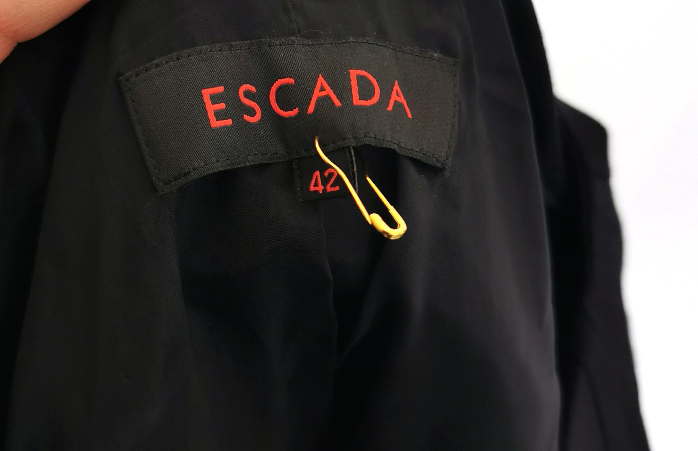 Veste noire en plumes d'autruche pour femmes Escada, Ceinture  en vente 4