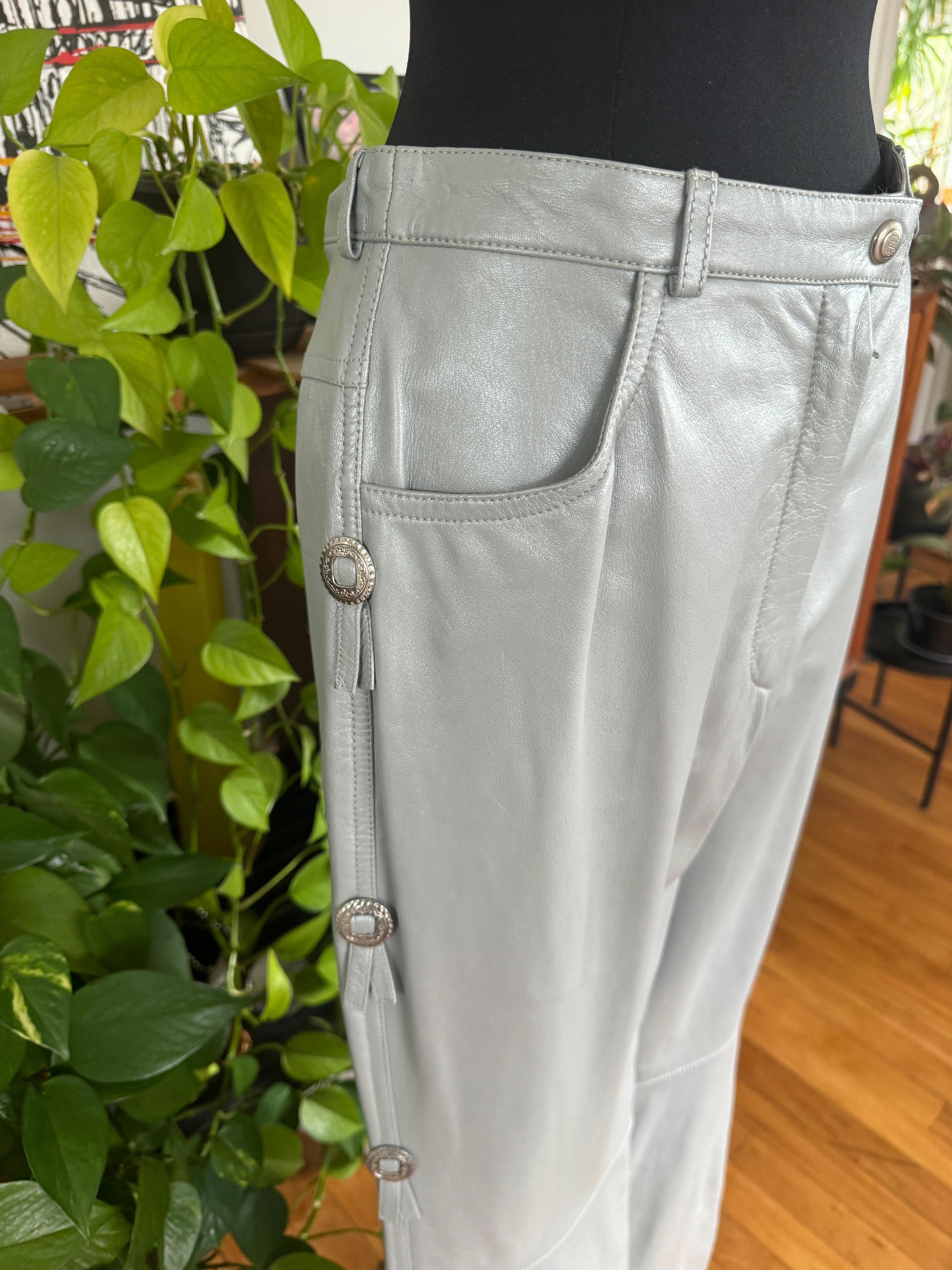 Escada Giacca da Abito in Pelle Pantaloni - Motivo Western Grigio Nuovo con Etichetta Anni '90 in vendita 10