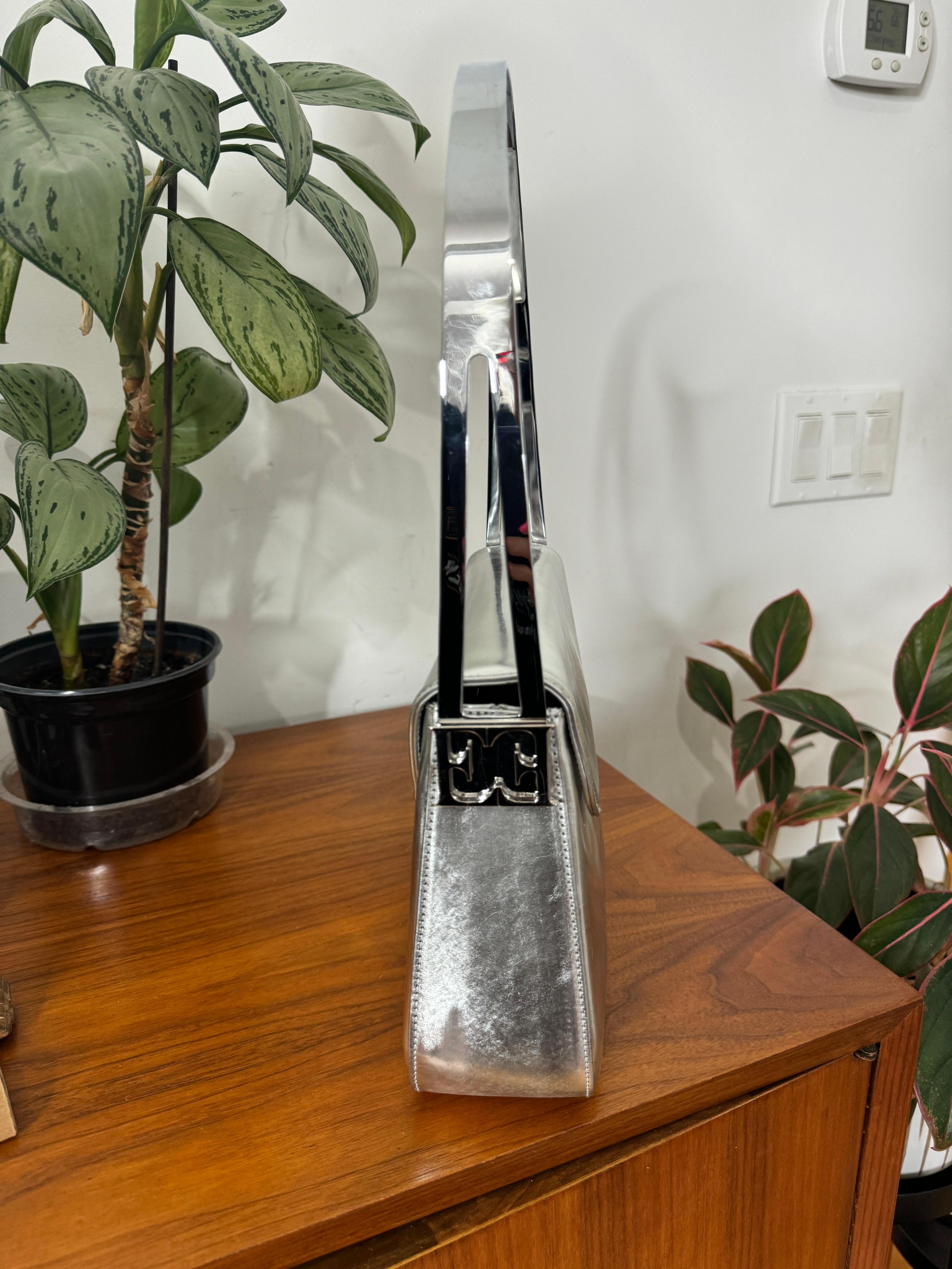 Escada Borsa con manico in pelle mai usata anni '90 Borsetta Argento In condizioni buone in vendita a Wallkill, NY