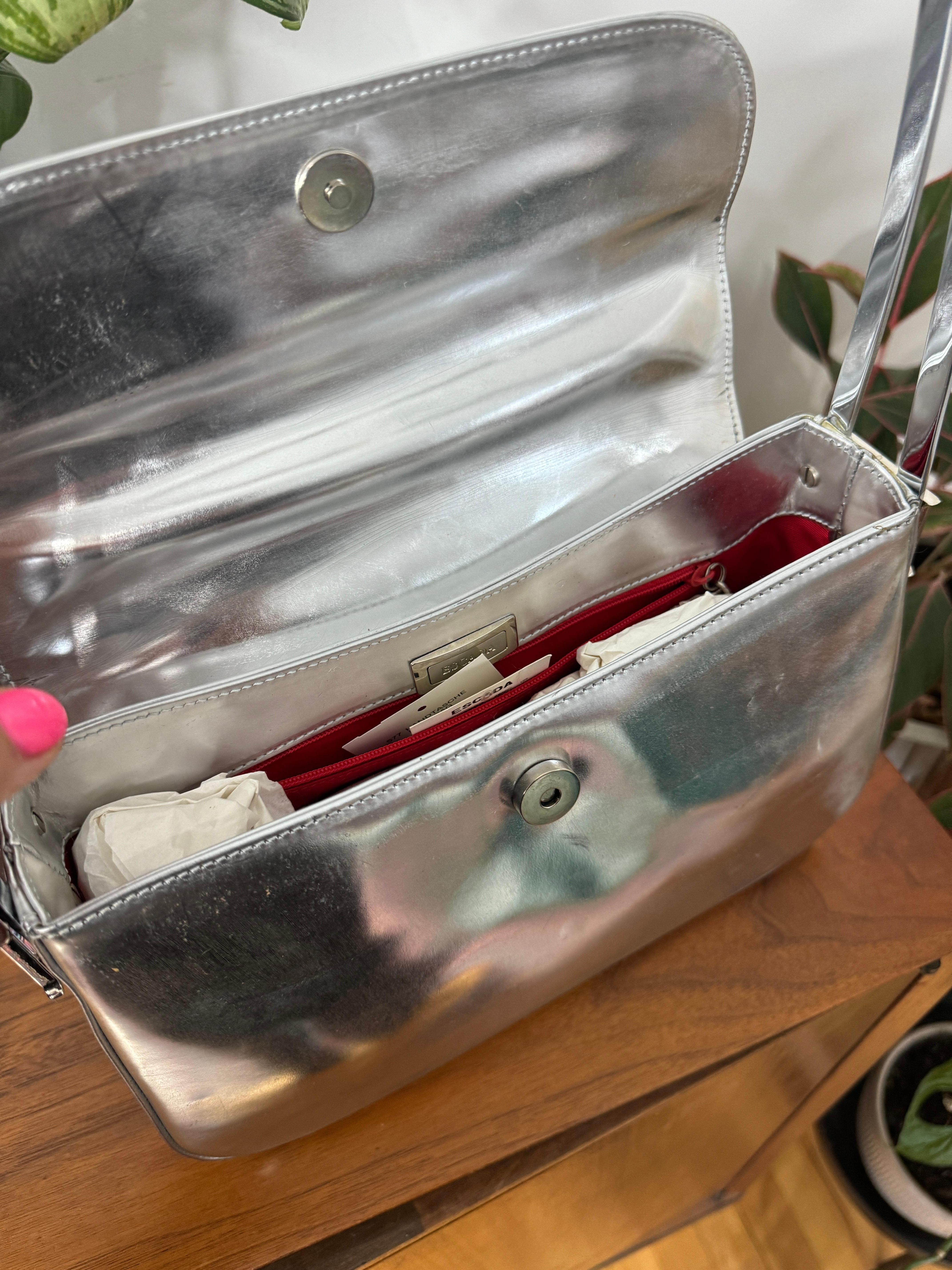 Escada Borsa con manico in pelle mai usata anni '90 Borsetta Argento in vendita 3