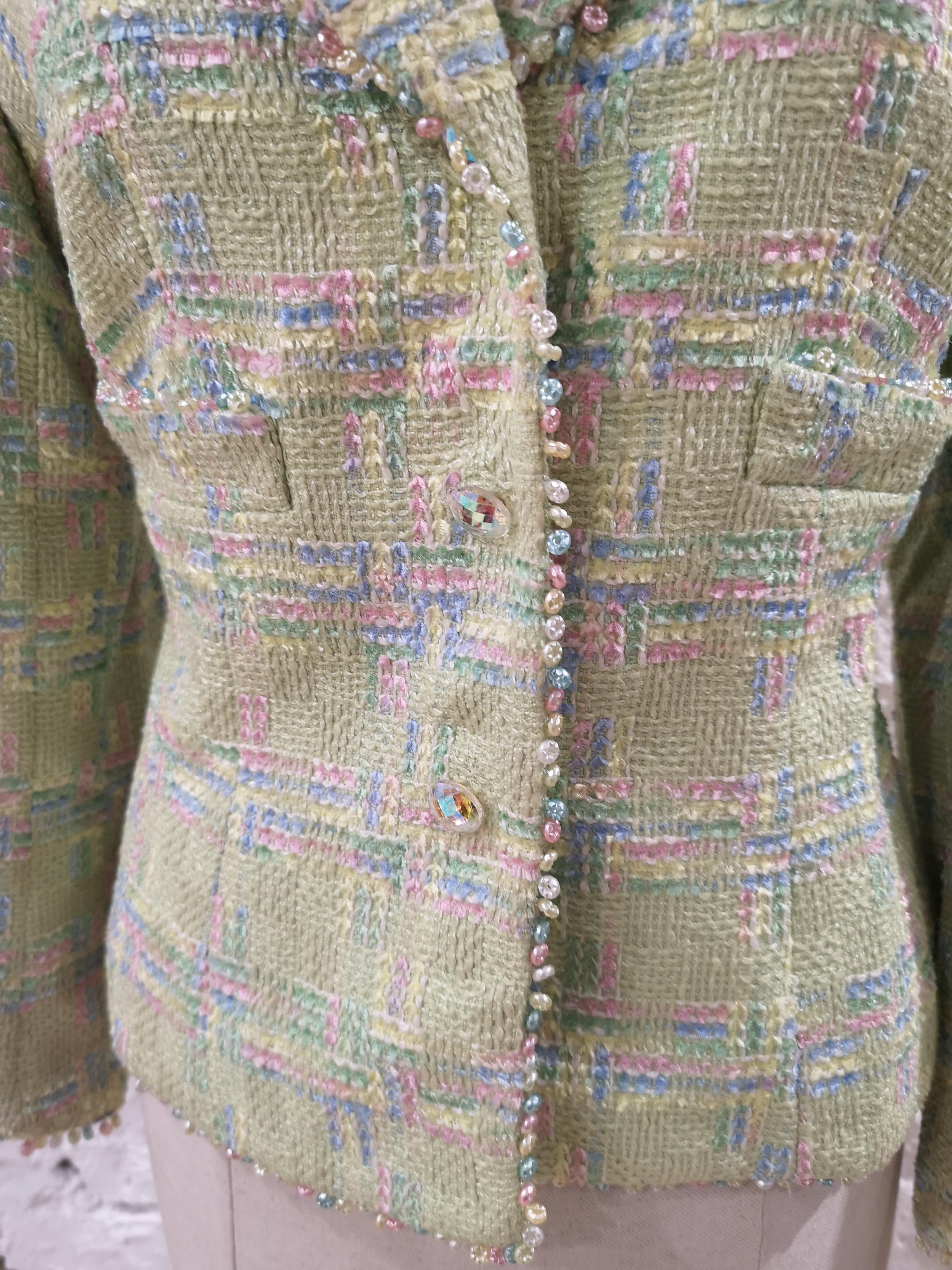 Escada light green wool cotton beads jacketsize 40
total lenght 54 cm
shoulder to hem 56 cm