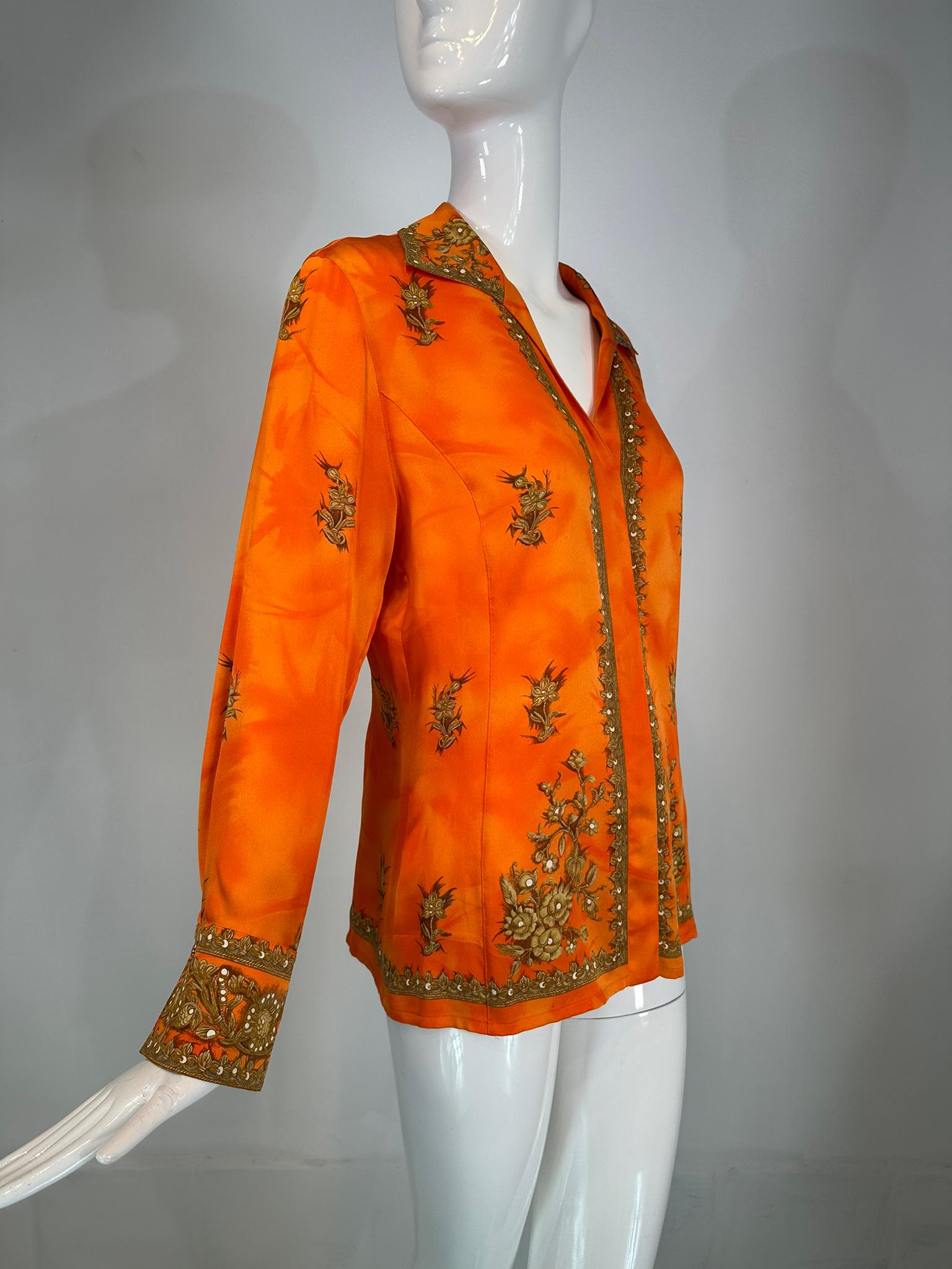 Escada Langärmelige Prinzessinnenbluse aus Seide in Orange und Gold mit floralen Bordüren (Rot) im Angebot