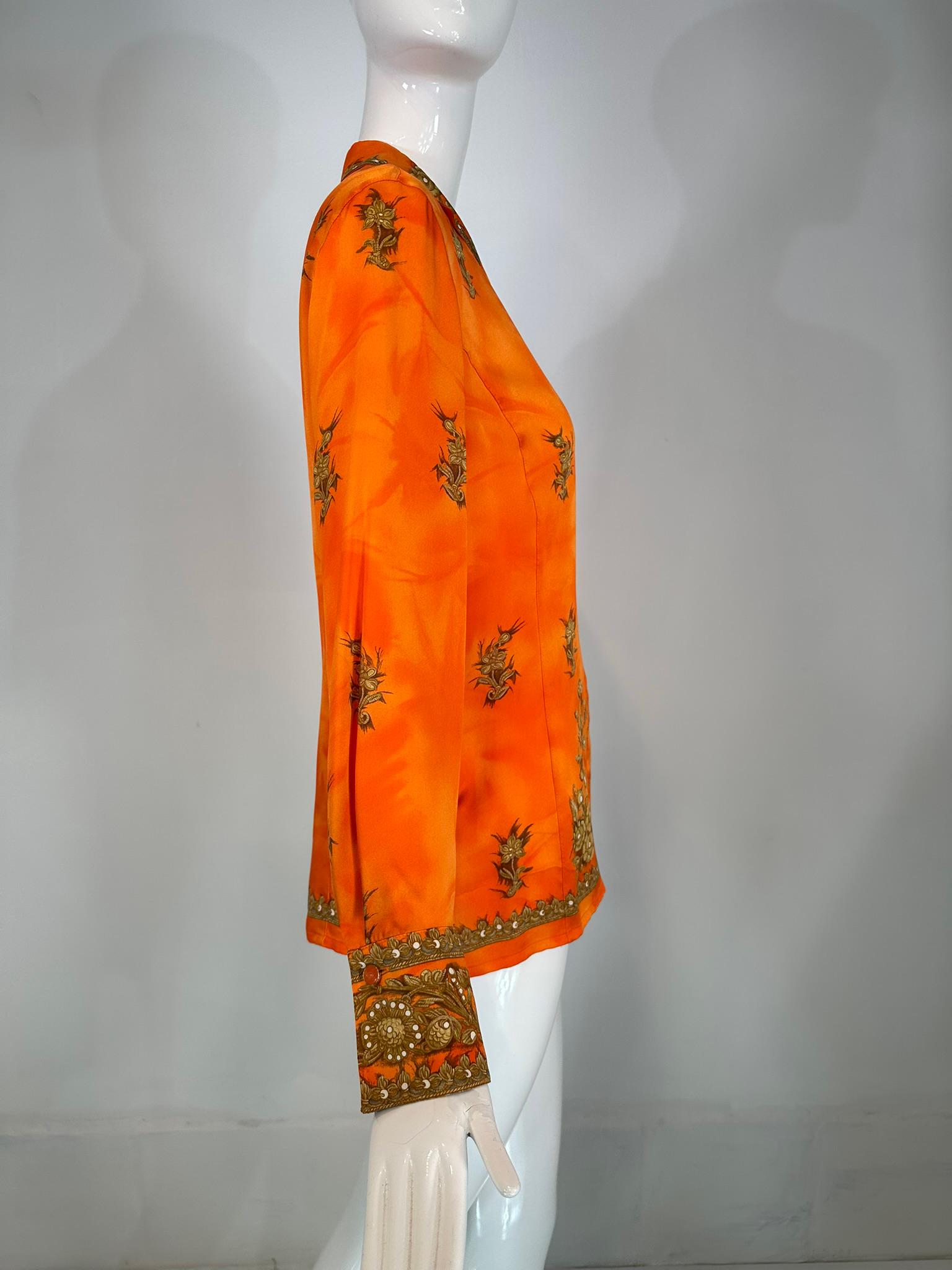 Escada Langärmelige Prinzessinnenbluse aus Seide in Orange und Gold mit floralen Bordüren Damen im Angebot