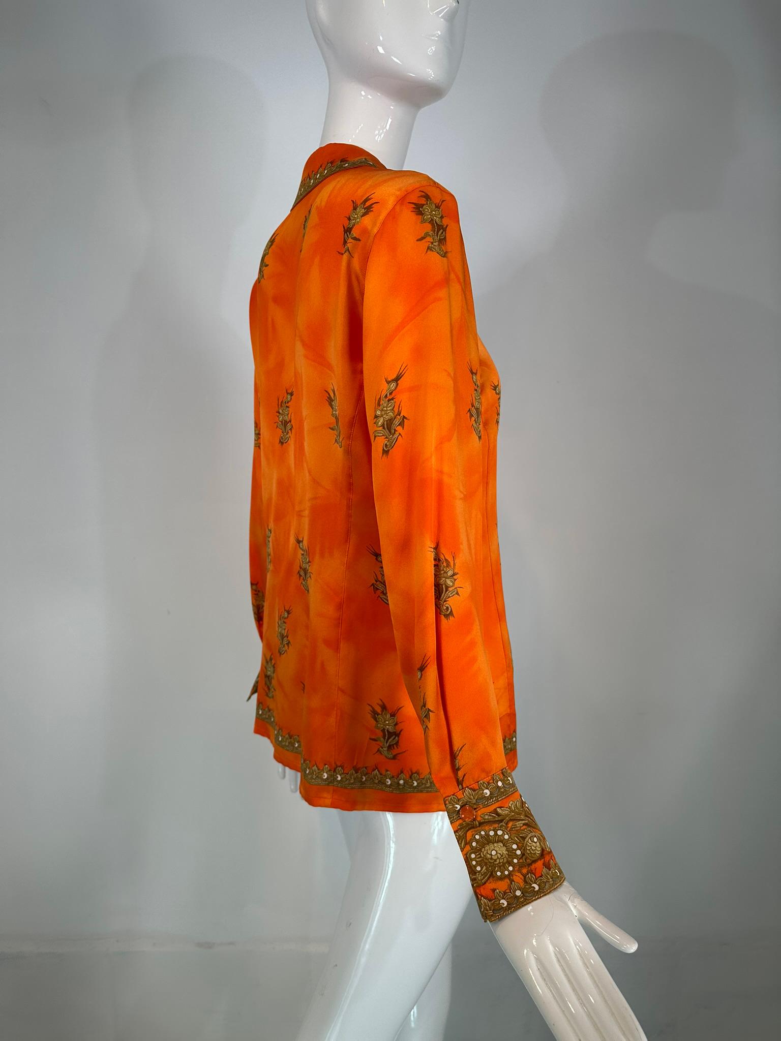 Escada Langärmelige Prinzessinnenbluse aus Seide in Orange und Gold mit floralen Bordüren im Angebot 1