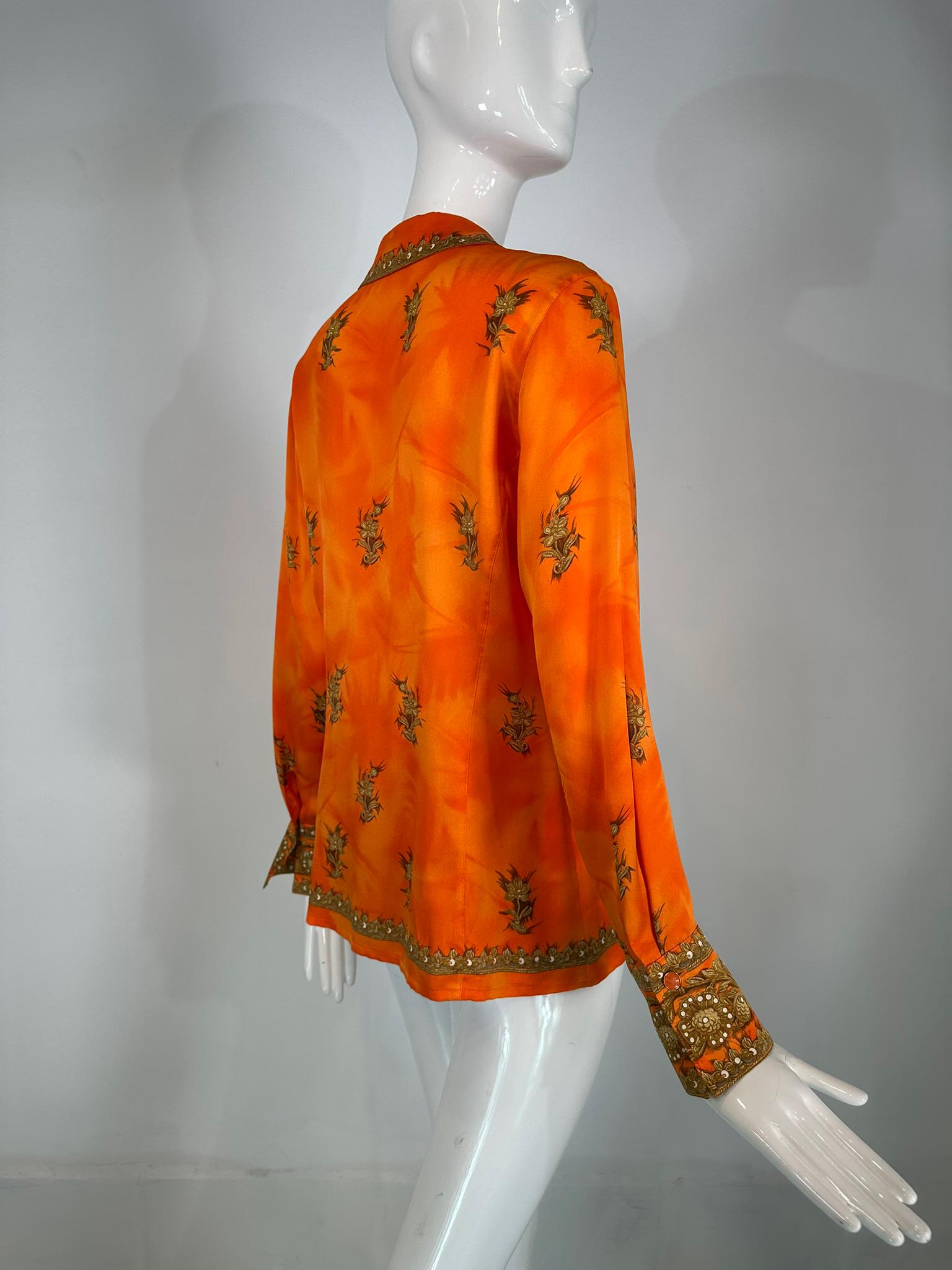 Escada Langärmelige Prinzessinnenbluse aus Seide in Orange und Gold mit floralen Bordüren im Angebot 2