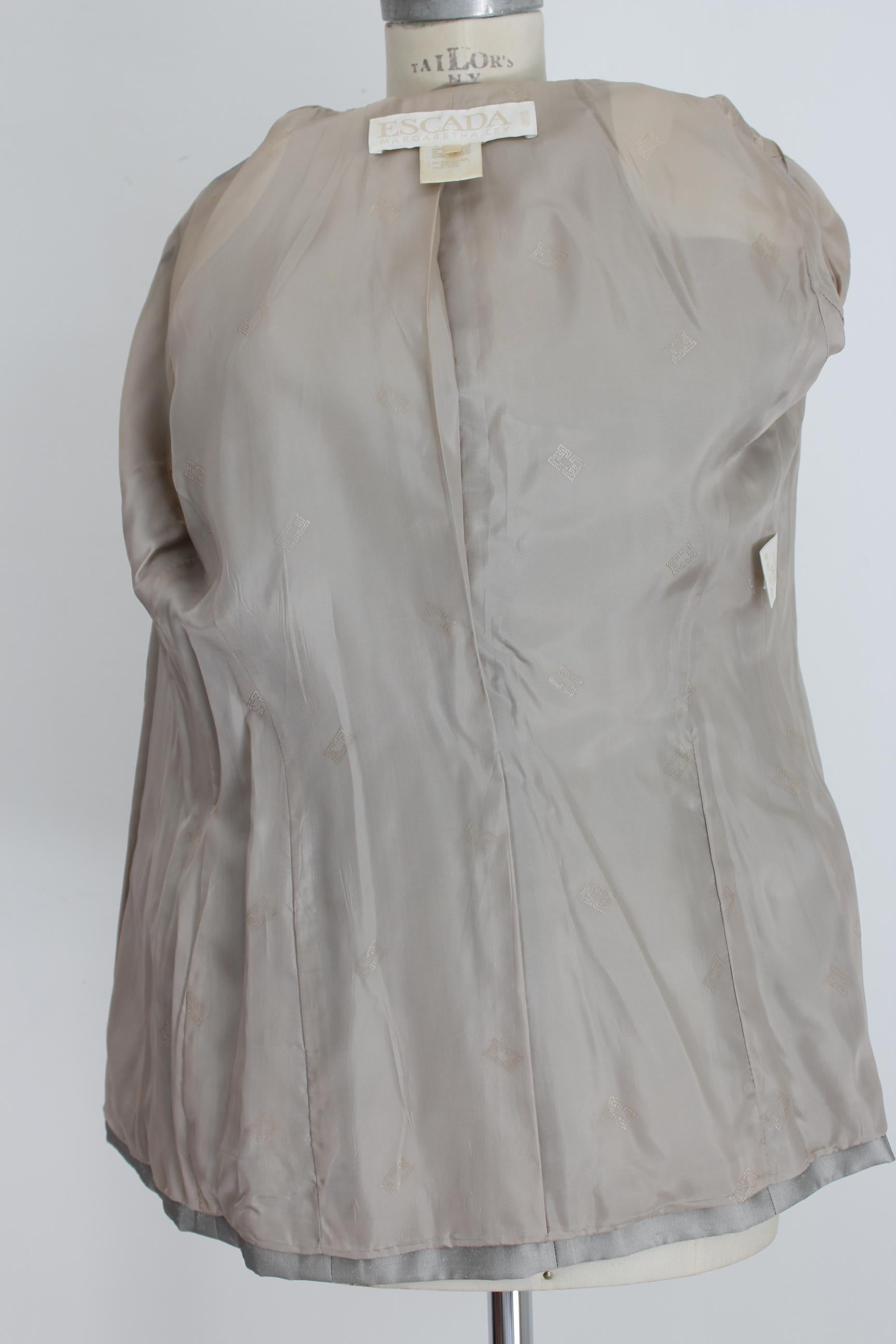 Escada Margaretha Ley Gray Silk Button Jewel Evening Structured Jacket  In Excellent Condition In Brindisi, Bt