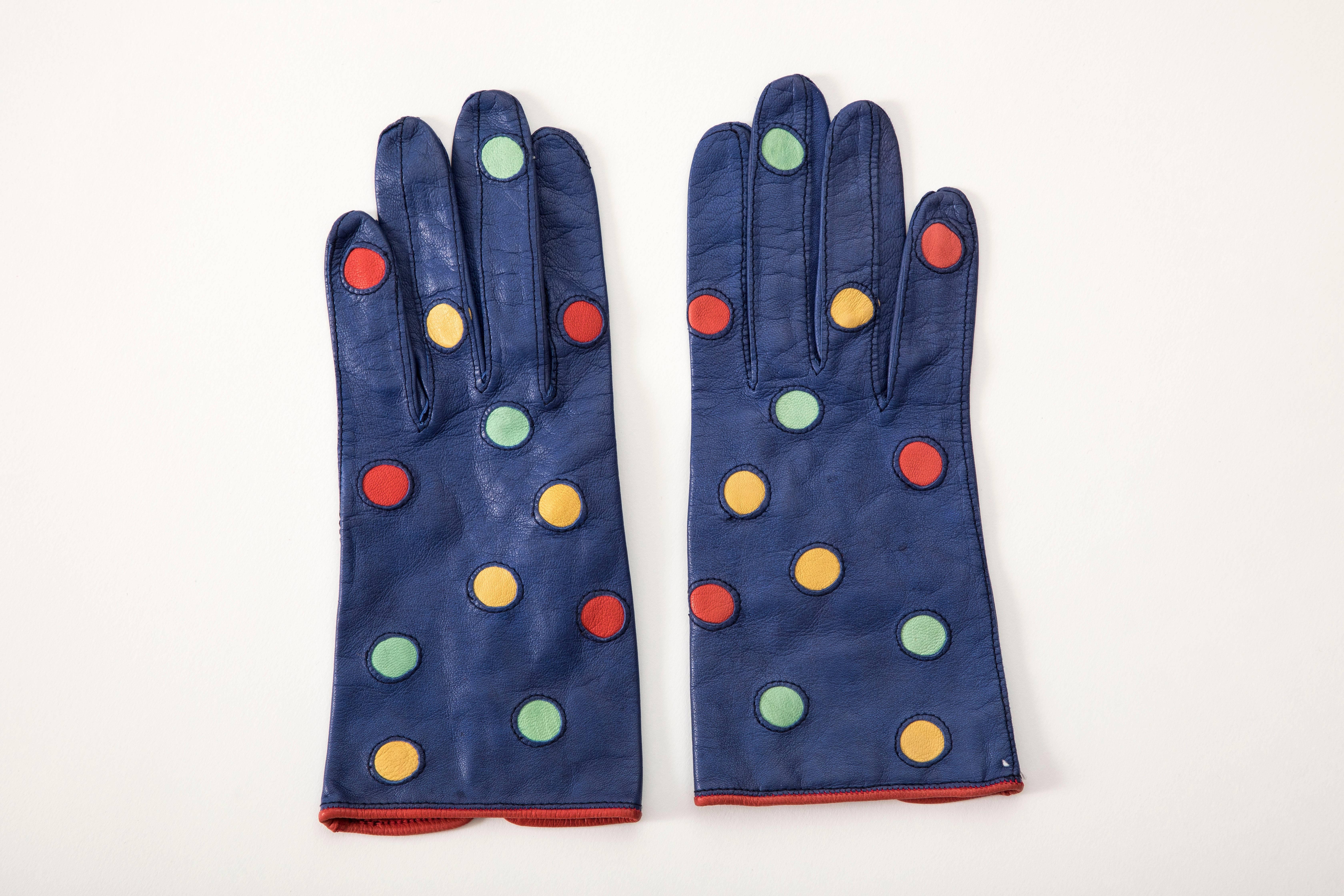 Escada Margaretha Ley, circa 1980's leather gloves with polka dot pattern at front and contrast stitching throughout.

No Size Label
Length: 8, Width 3.25
