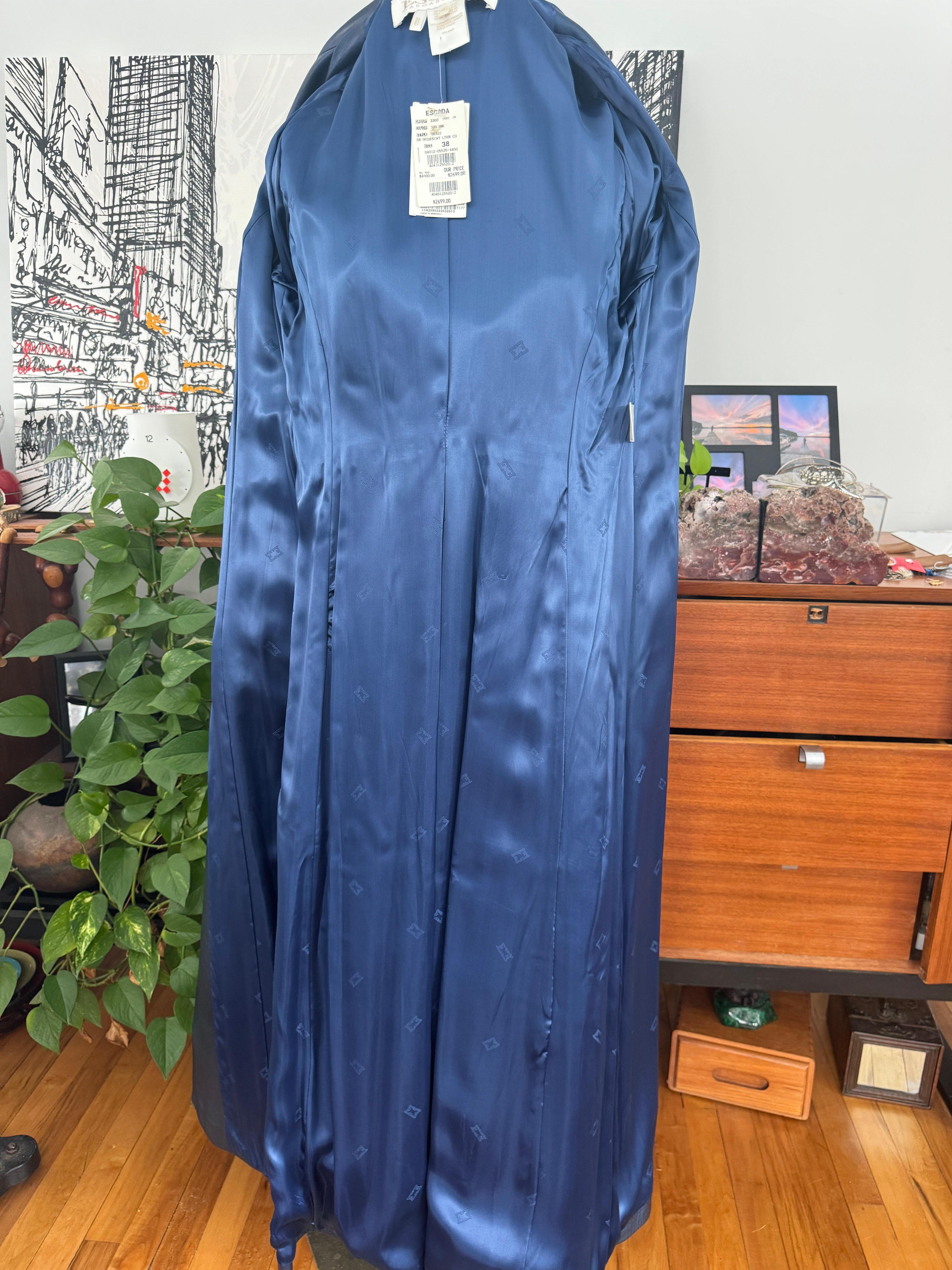 Escada Blauer Leder Maximantel Overcoat Größe 38 1990er Jahre Neu mit Etiketten Metallic im Angebot 10