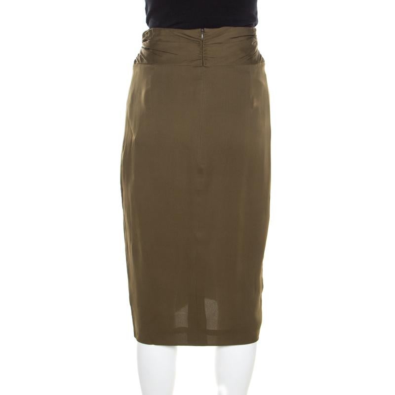 You can add this super classy Escada skirt in your wardrobe for a refreshing twist. Give an impressive change to your everyday office style with this charming moss green skirt crafted from silk flaunting a gathered waistband.

Includes: The Luxury