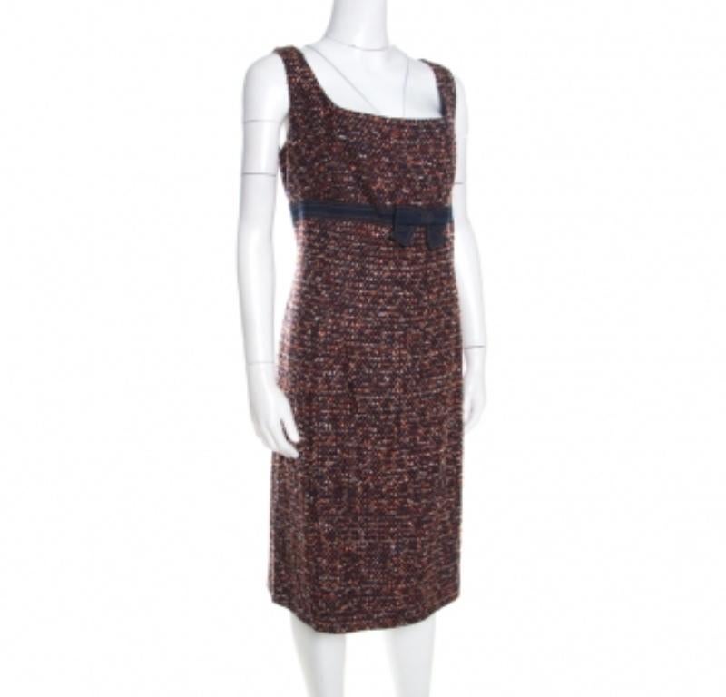 Escada Mehrfarbiges ärmelloses Etuikleid aus Tweed-Denim mit Schleife aus Denim XL im Angebot 1