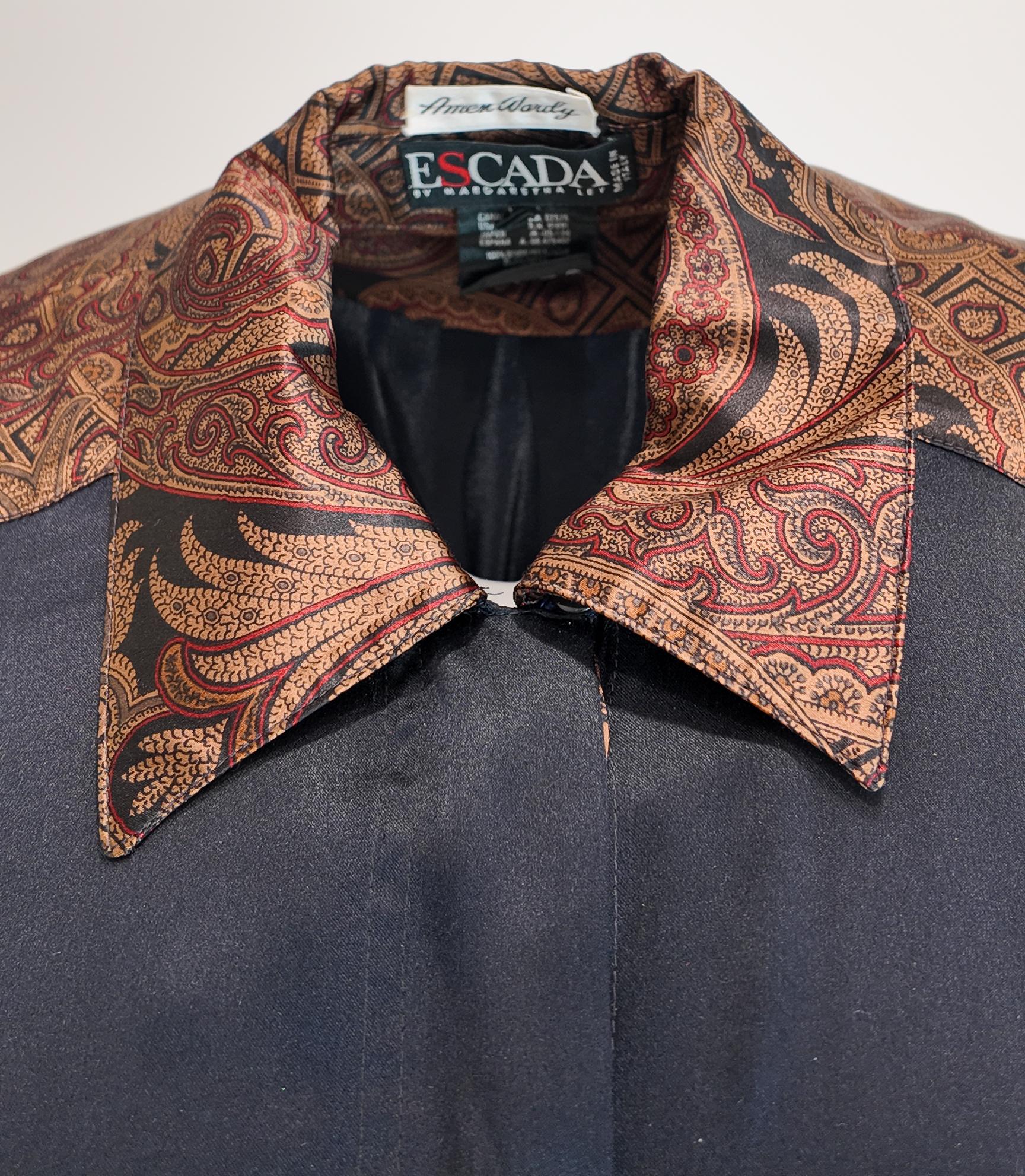 De las mujeres Blusa Escada de Seda Azul Marino con Estampado Paisley y Bolsillos Dobles en venta