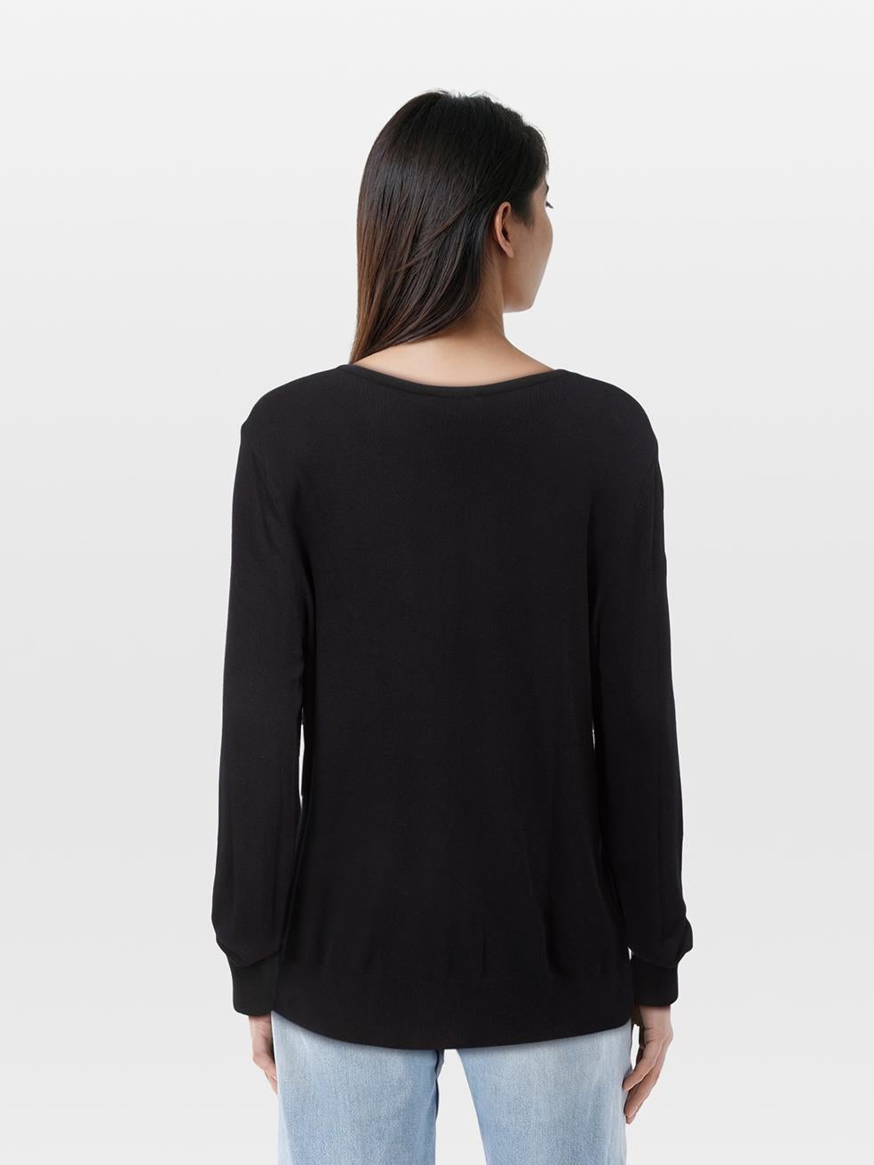 L'ÉTAT est Jamais porté, avec les étiquettes. Aucun signe d'usure n'est visible sur ce nouvel article de revente Escada.
 

 Détails
 

 

 Marine
 

 Viscose
 

 Cardigan
 

 Col rond
 

 Fermeture par boutons
 

 

 

 Fabriqué en Turquie 
 

