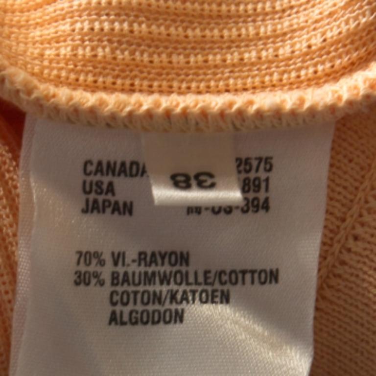 Escada Pfirsichfarbene Strickjacke mit gerippten Schultern und Knopfleiste vorne, M (Orange) im Angebot
